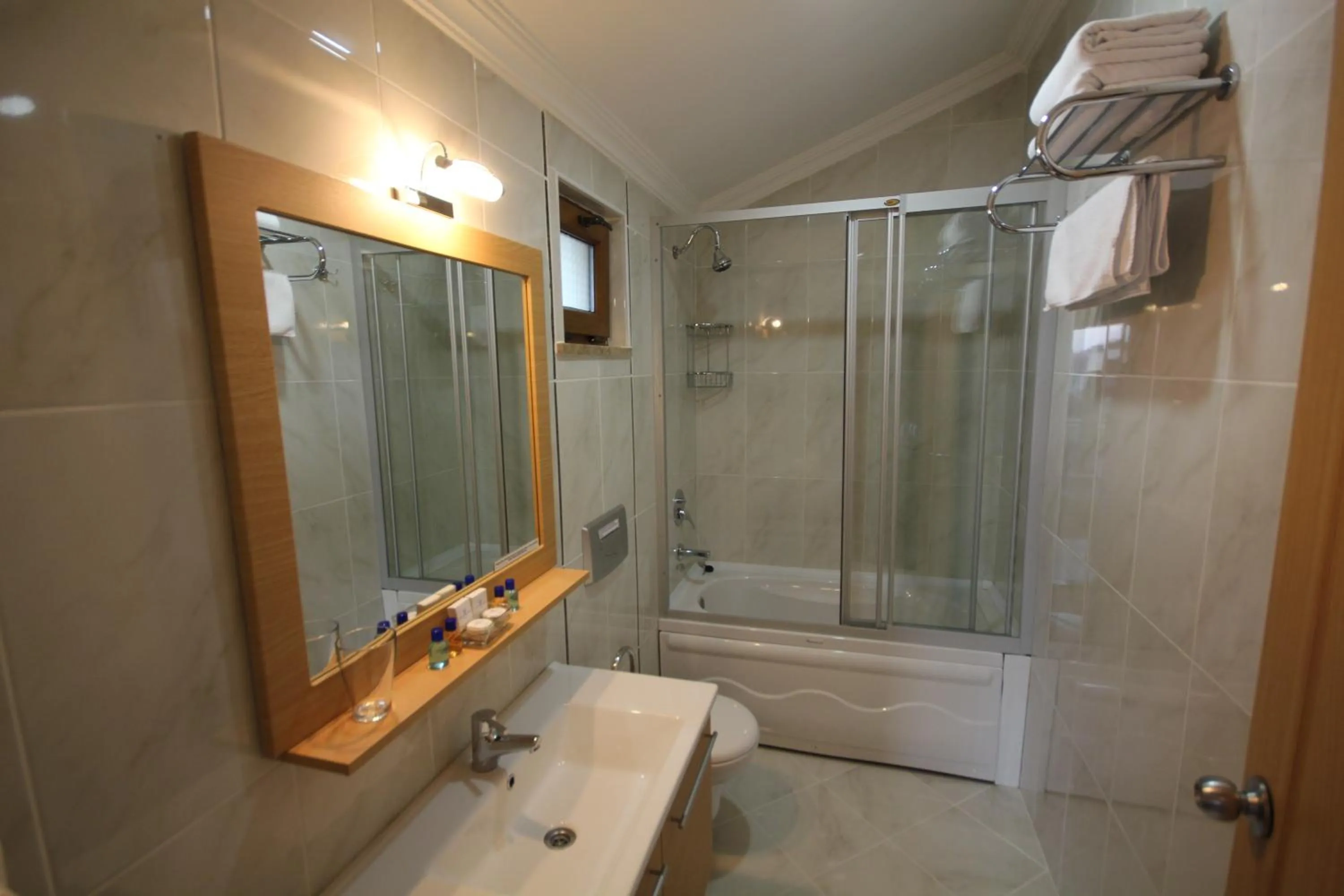 Shower in Sultans Royal Hotel