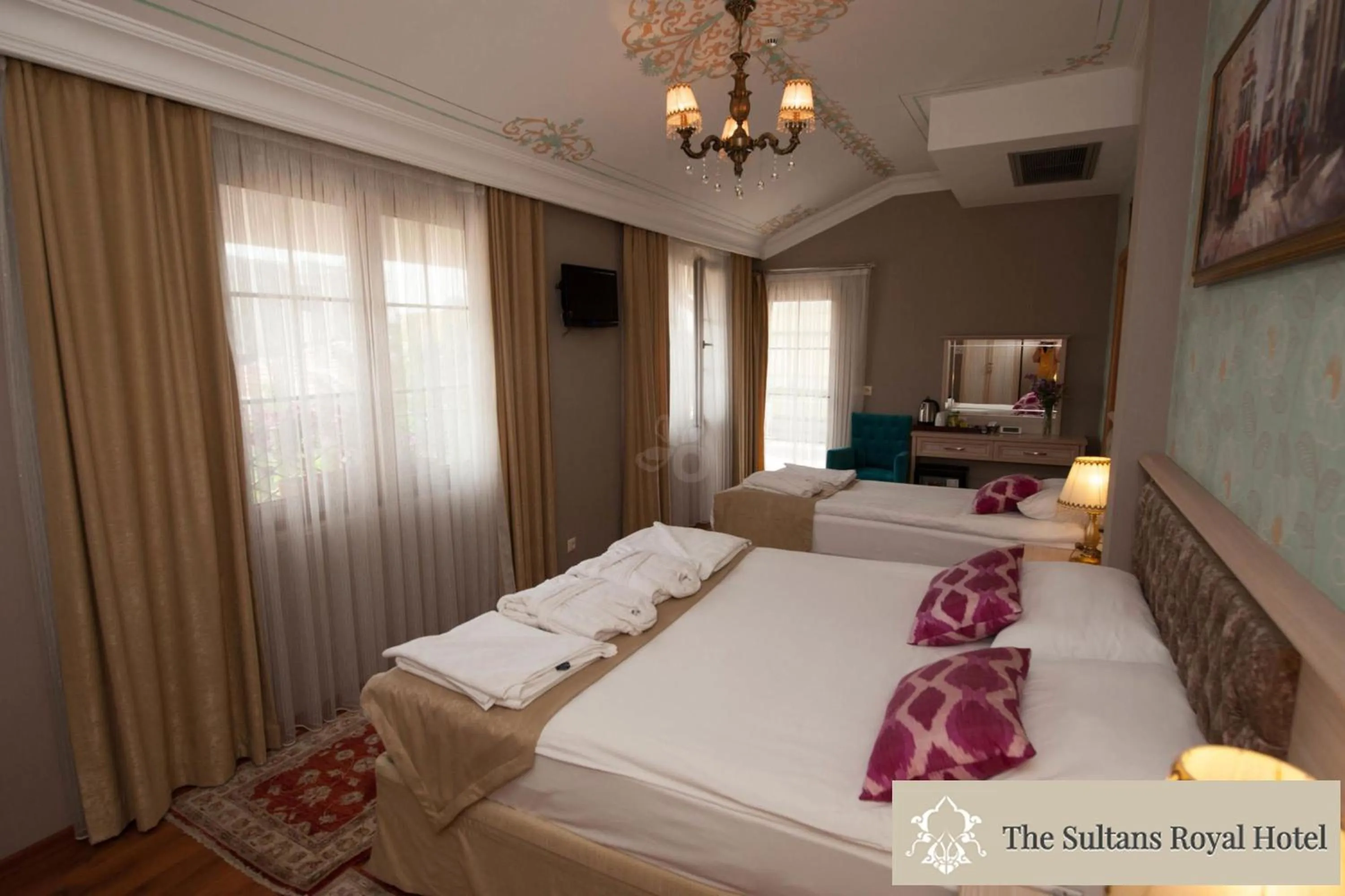 Photo of the whole room, Bed in Sultans Royal Hotel