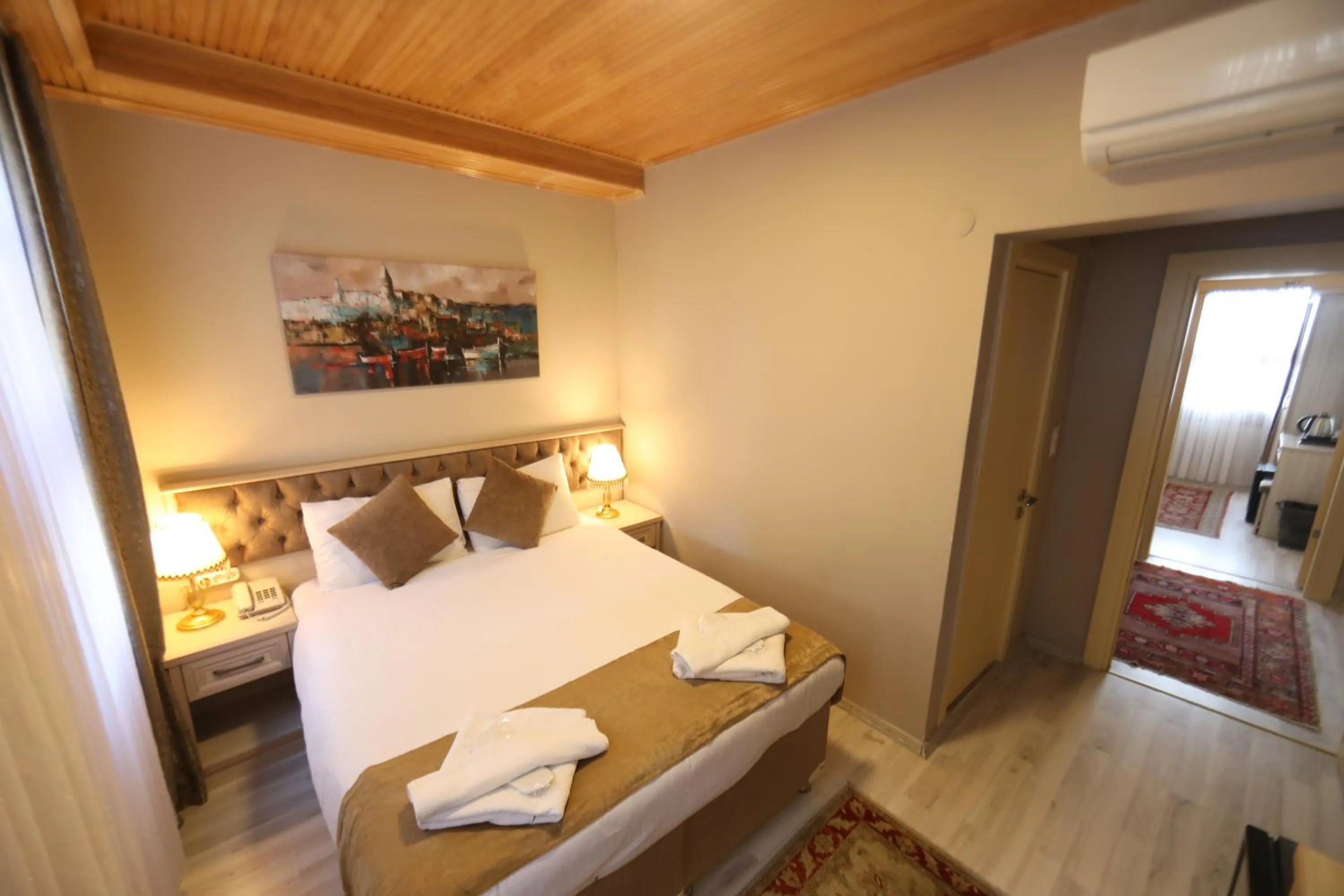 Bedroom, Bed in Sultans Royal Hotel