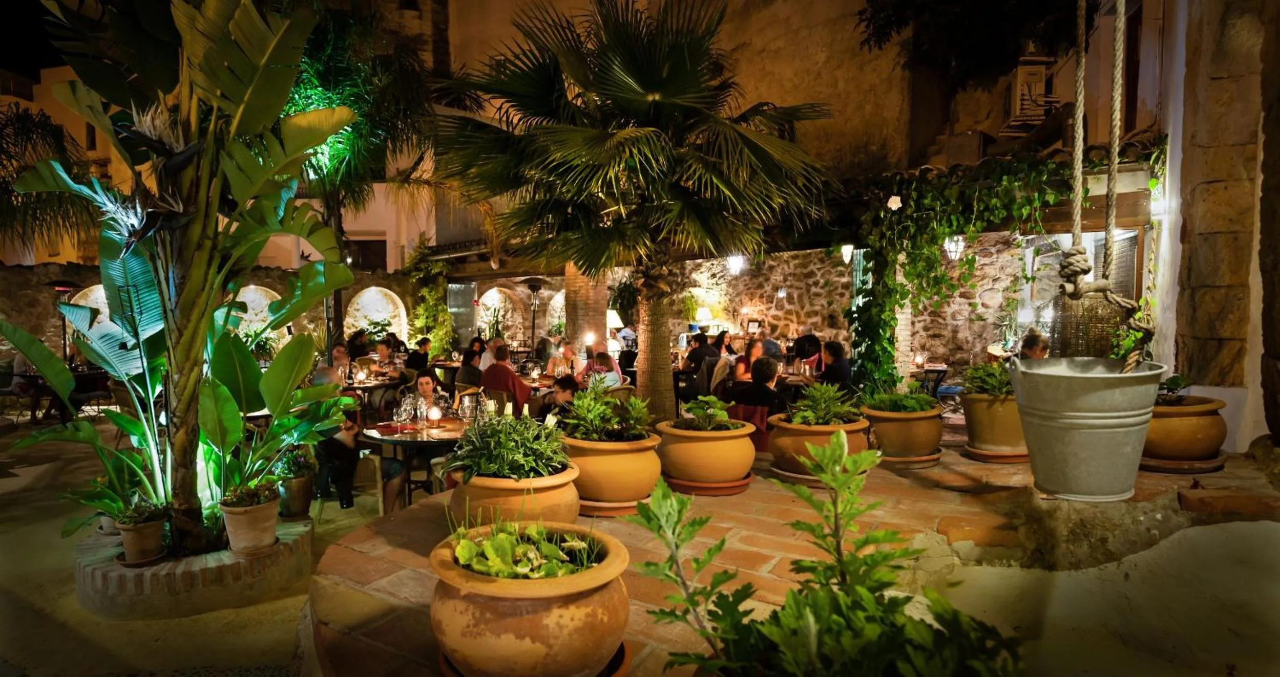Restaurant/places to eat in Las Palmeras del Califa