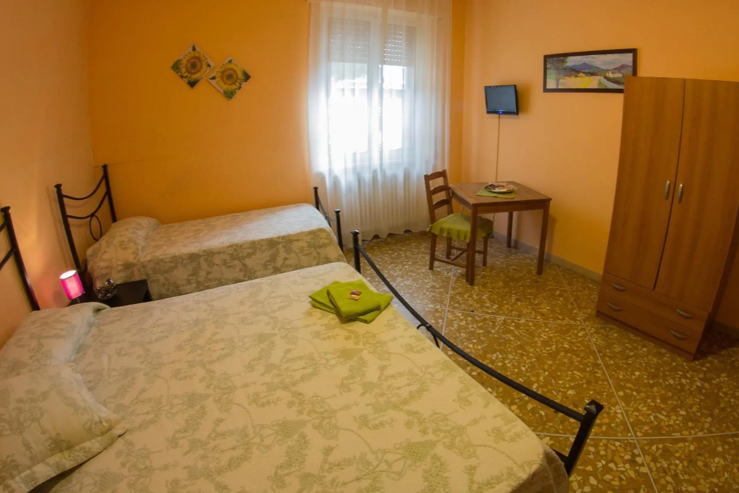 Triple Room with Shared Bathroom in B&B Gate 52 Triple Room with Shared Bathroom in B&B Gate 52