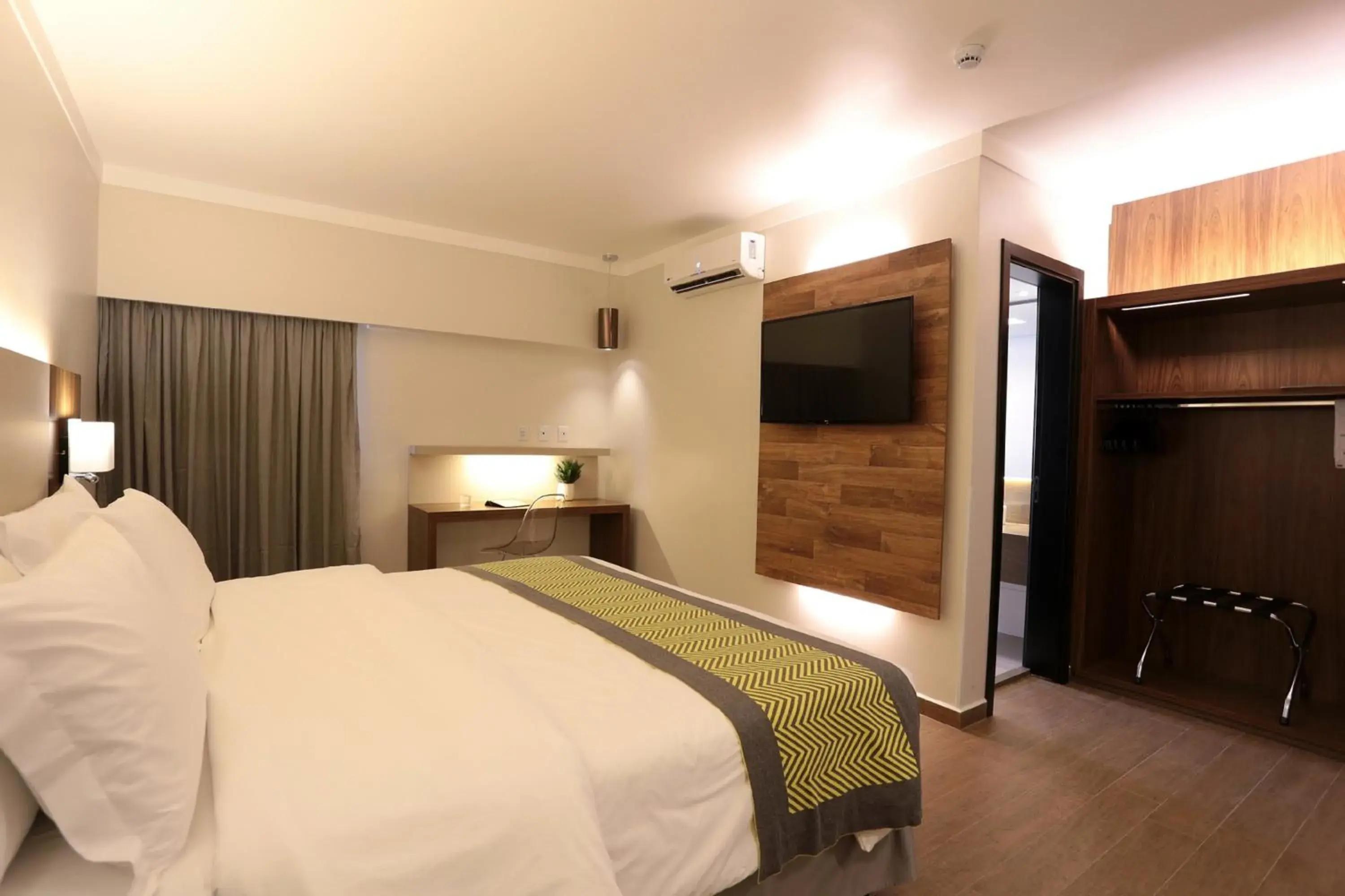 Photo of the whole room, Bed in Oasis Plaza Hotel Photo of the whole room, Bed in Oasis Plaza Hotel