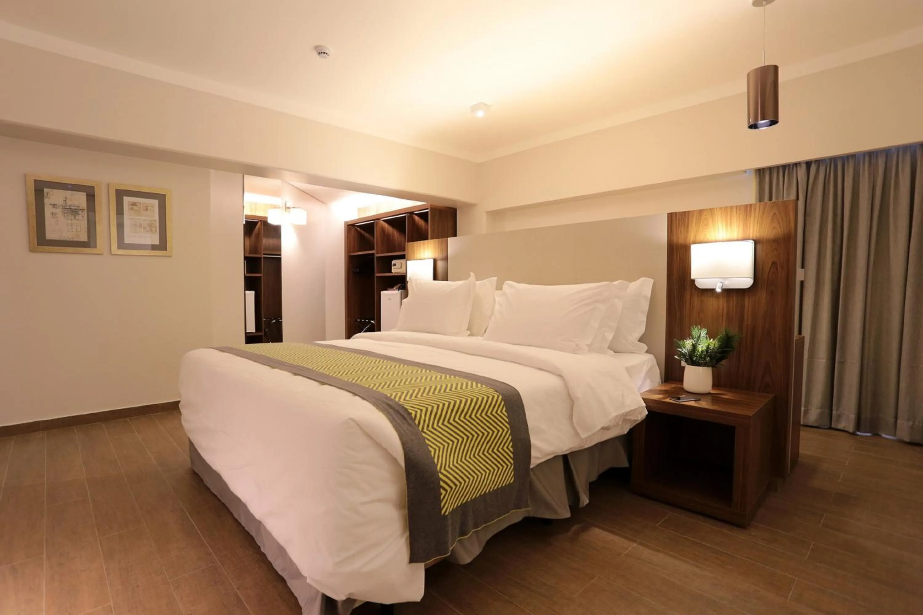 Bedroom, Bed in Oasis Plaza Hotel