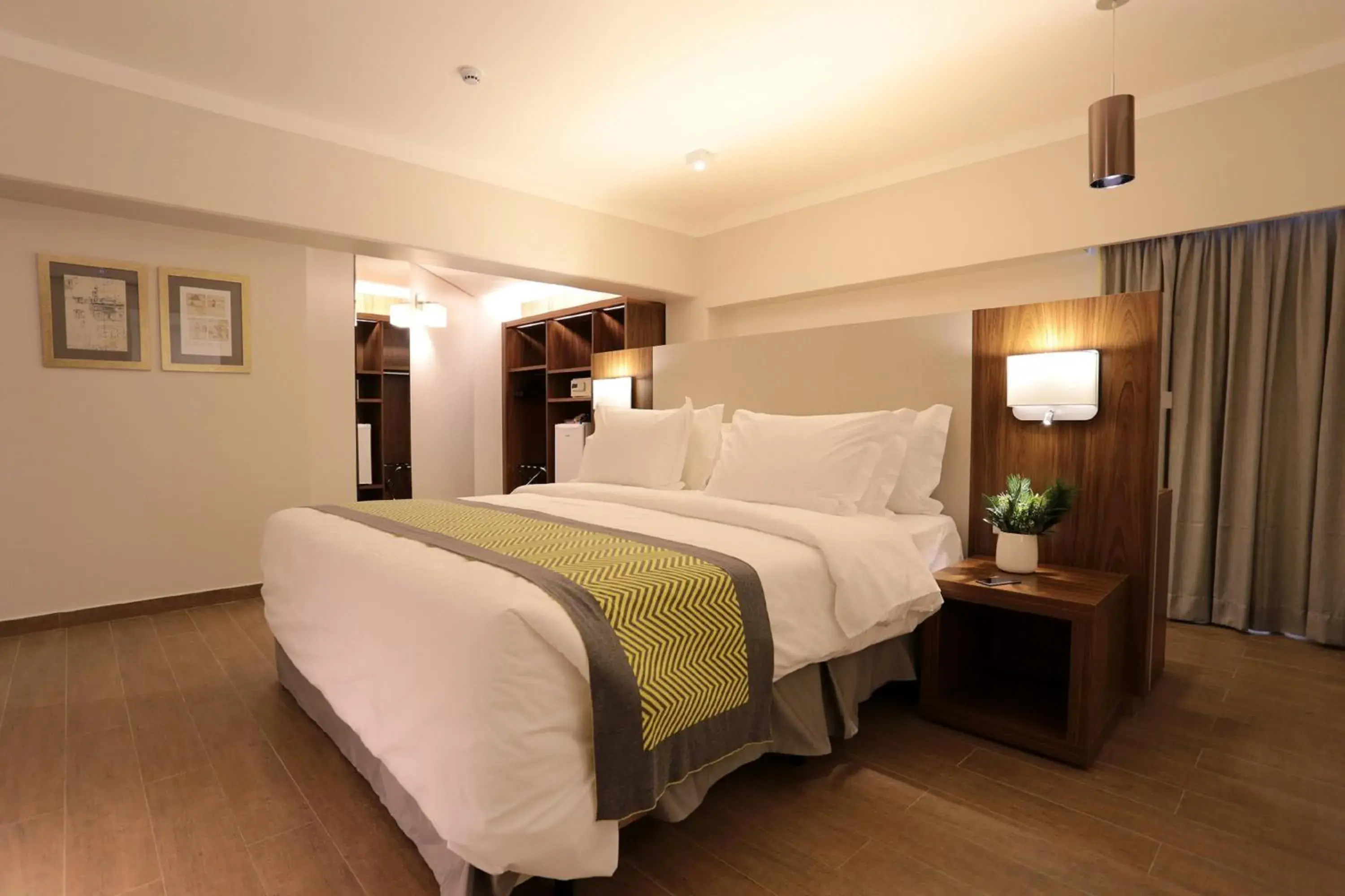 Bedroom, Bed in Oasis Plaza Hotel Bedroom, Bed in Oasis Plaza Hotel