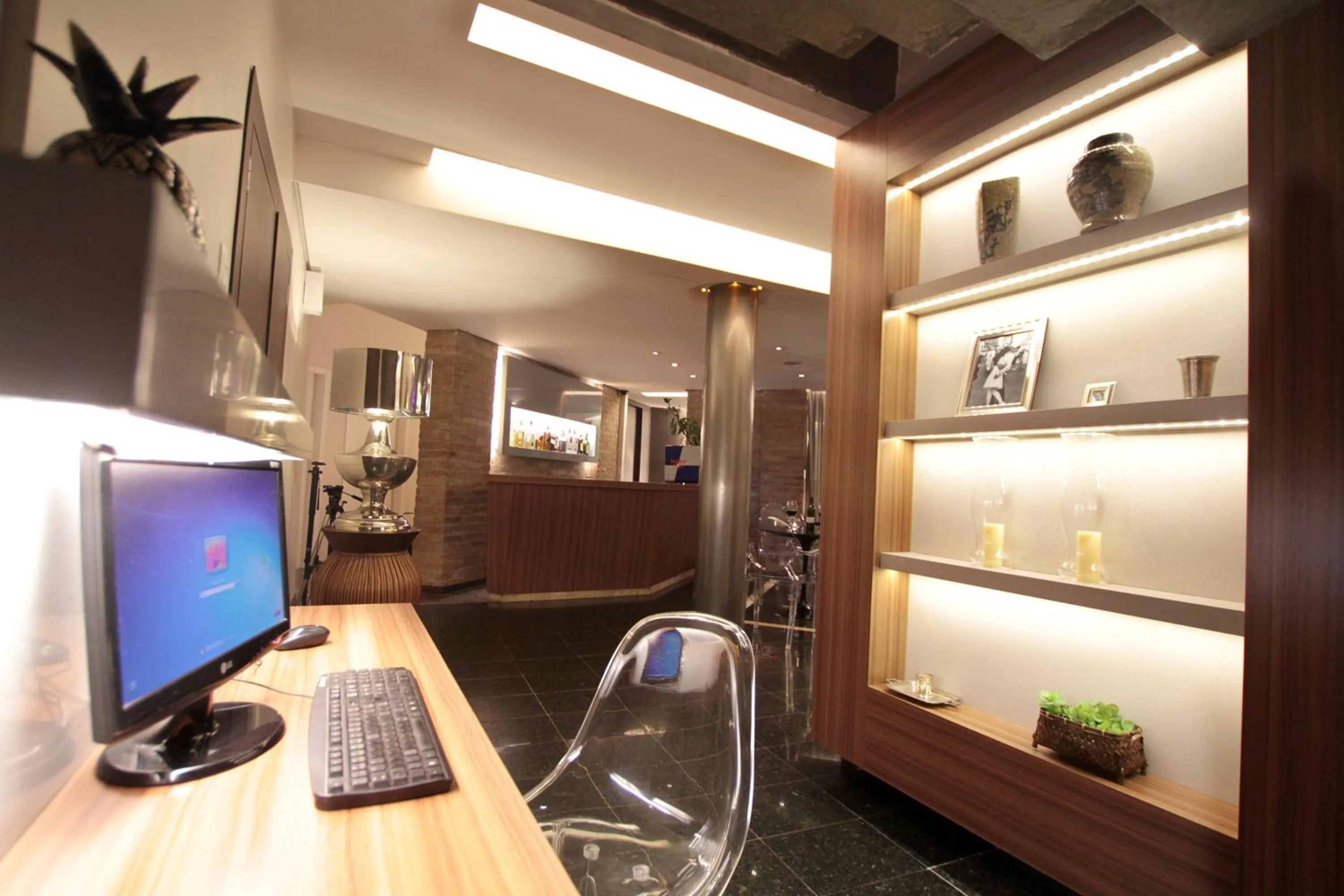 Business facilities in Oasis Plaza Hotel