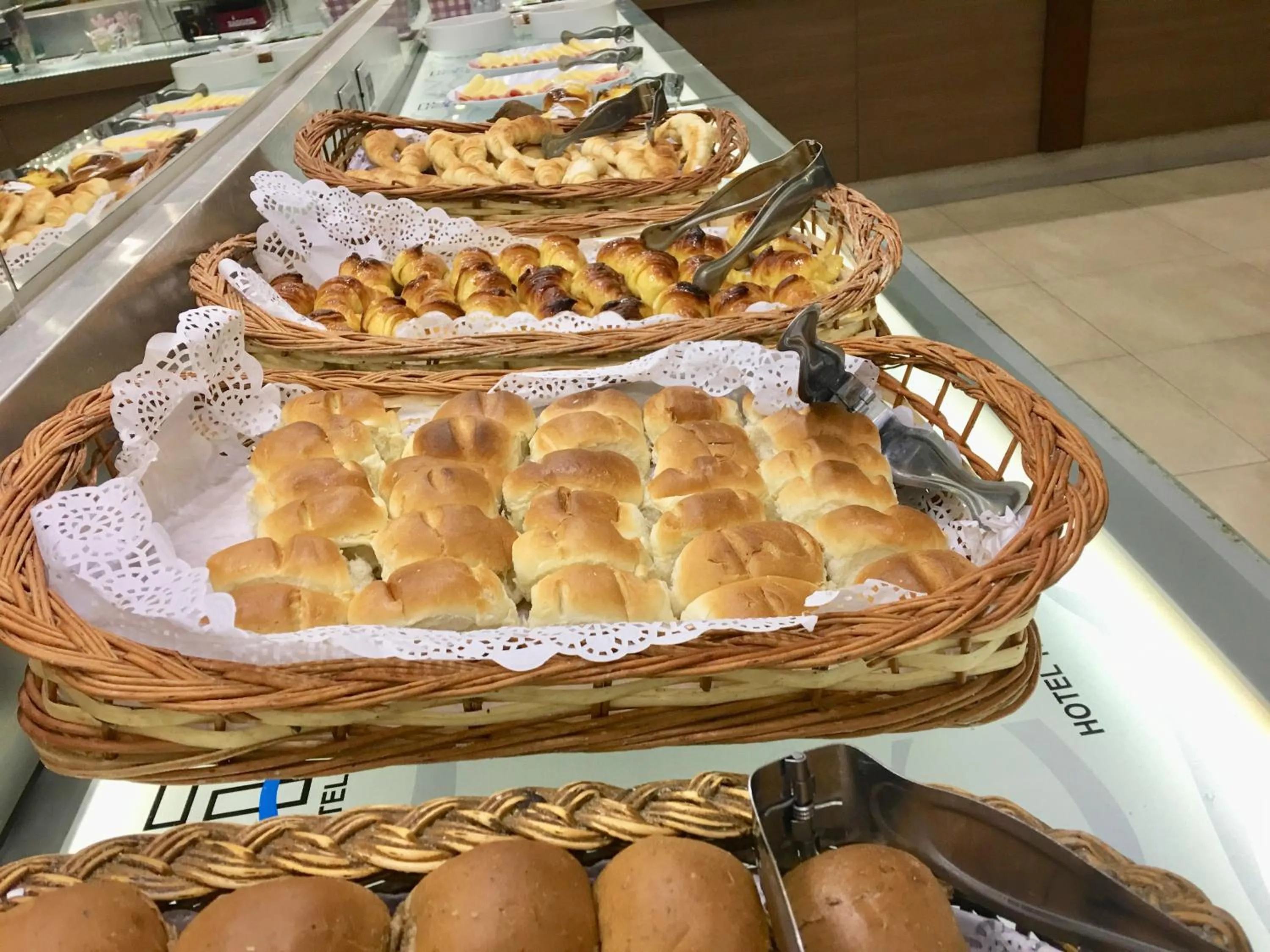 Buffet breakfast in Hotel Tronador