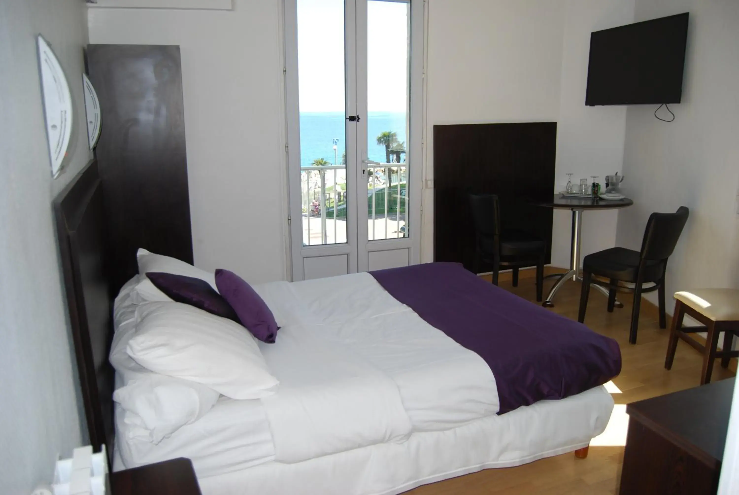 Bed in Hôtel Azur Bed in Hôtel Azur