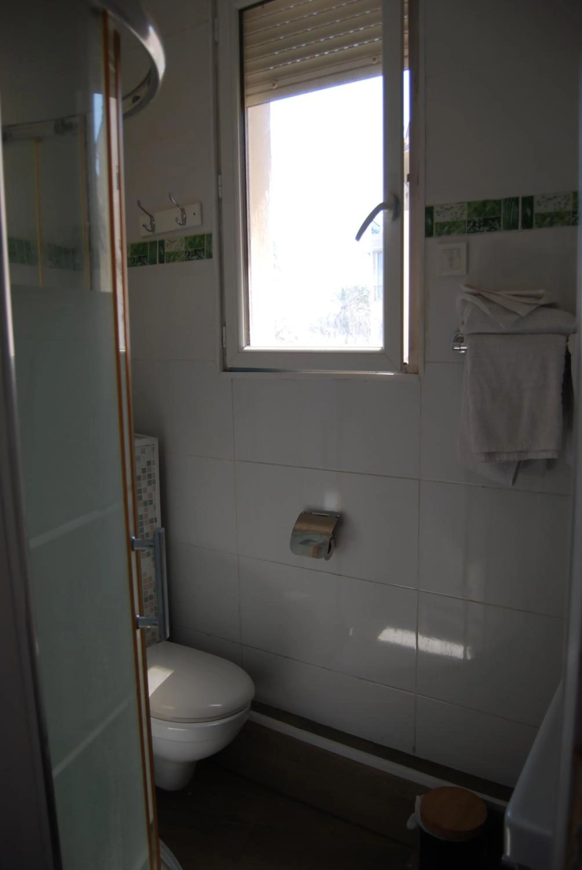 Toilet in Hôtel Azur
