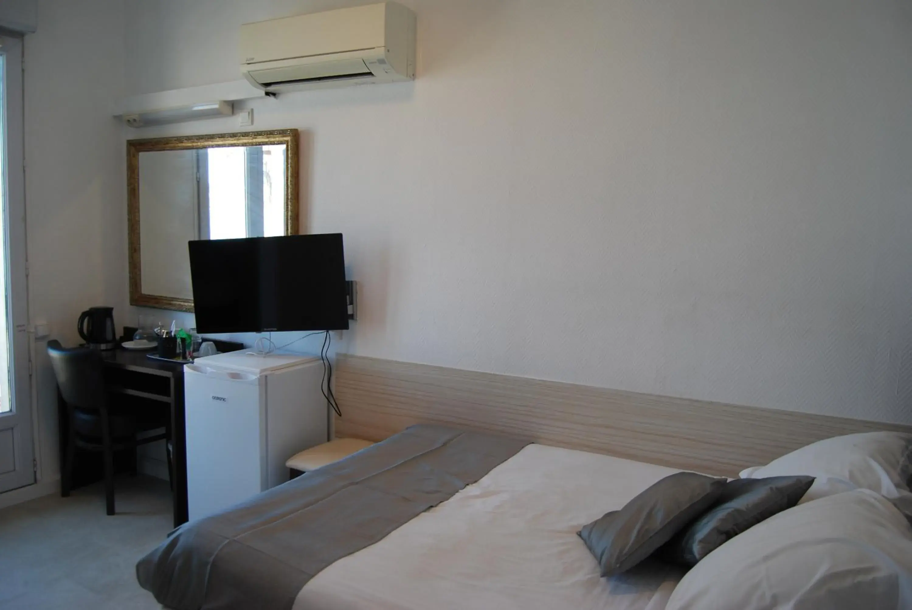 Bed in Hôtel Azur Bed in Hôtel Azur