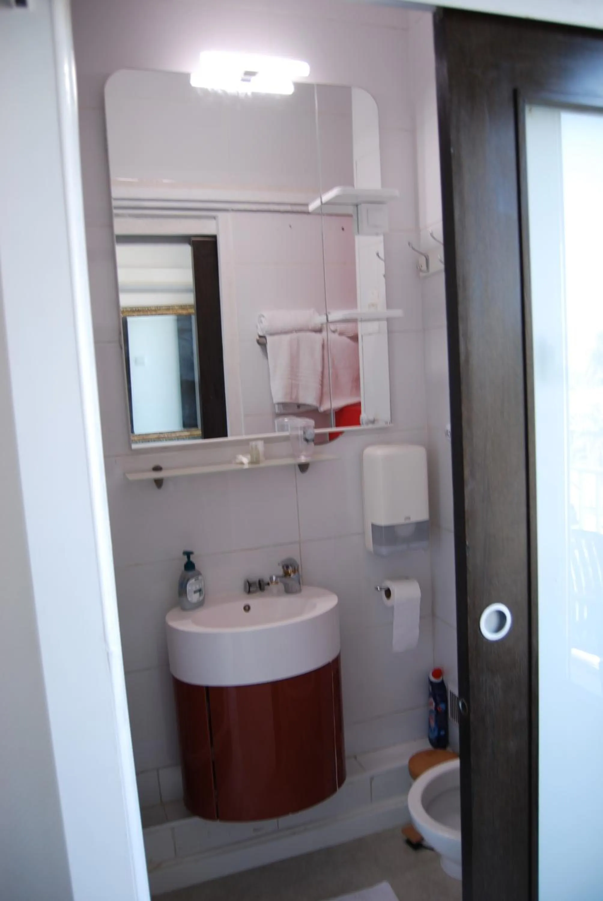 Toilet in Hôtel Azur