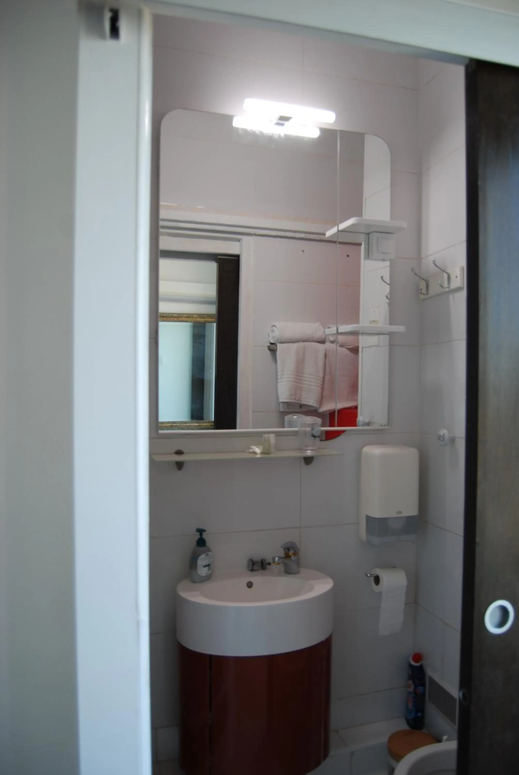 Toilet in Hôtel Azur