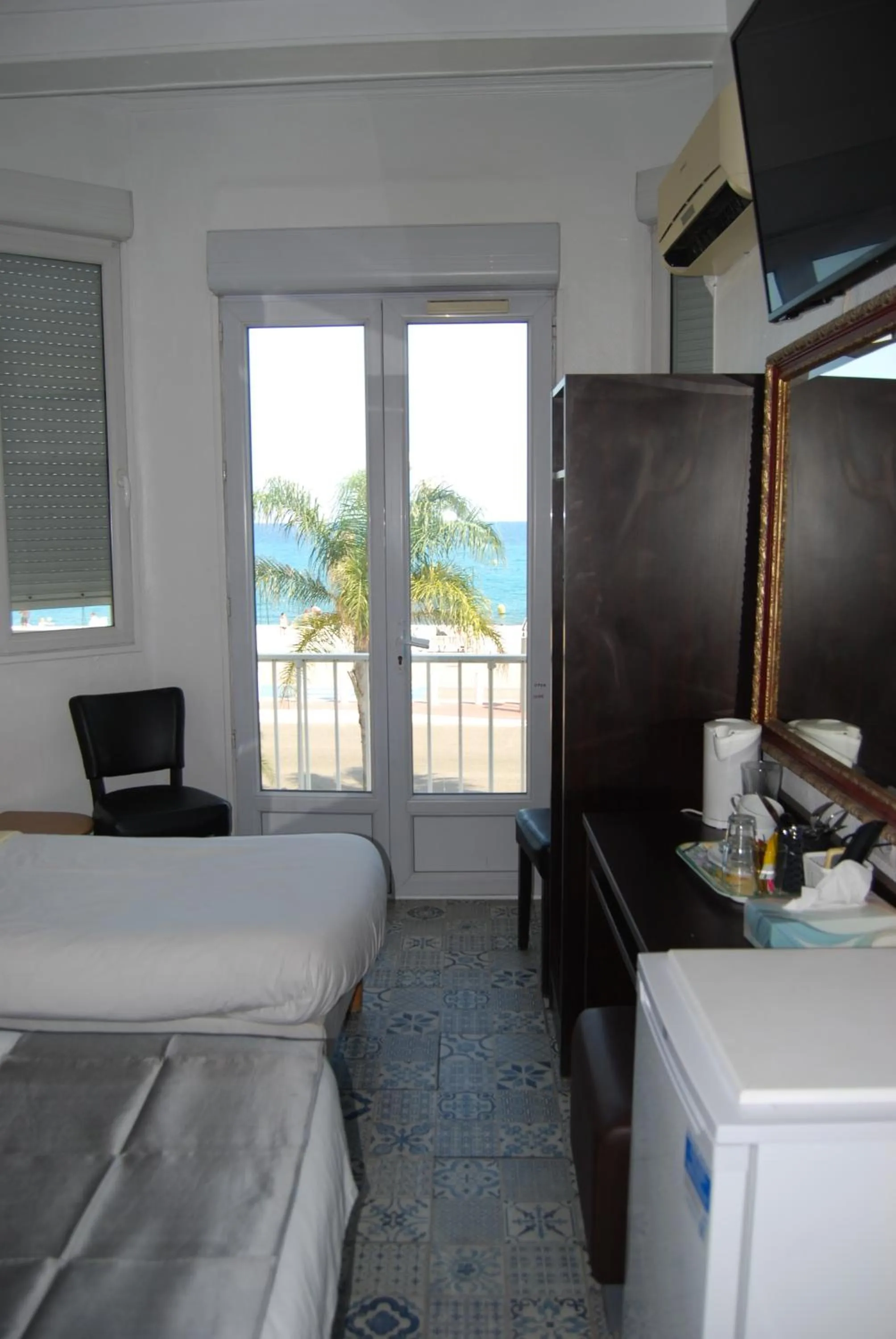 Bedroom, Bed in Hôtel Azur