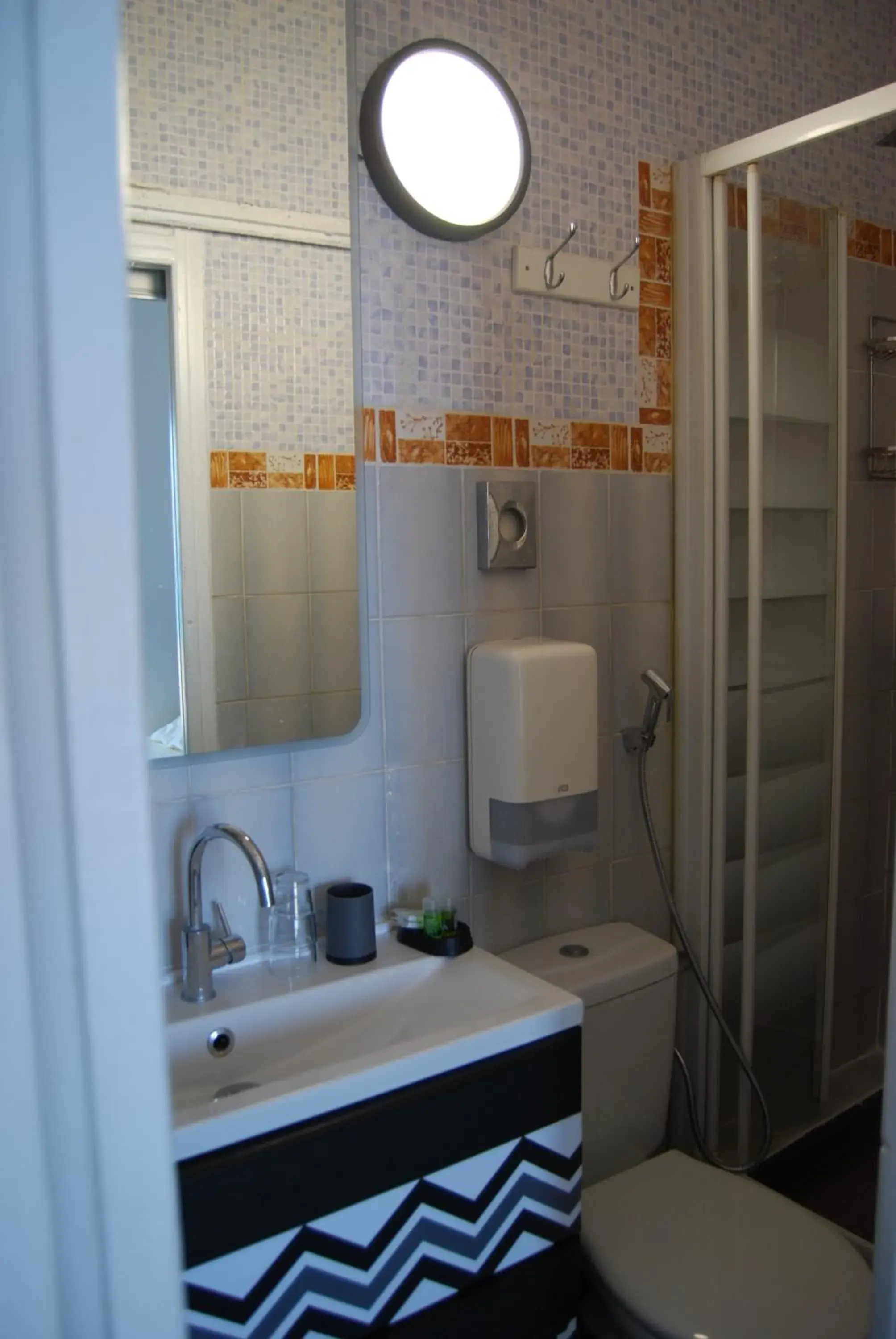 Triple Twin Douche in Hôtel Azur Triple Twin Douche in Hôtel Azur