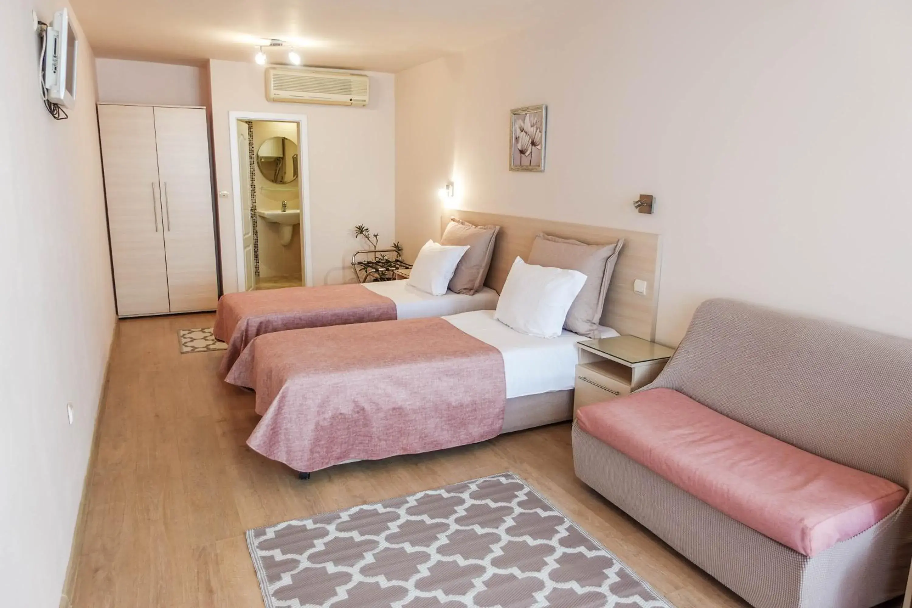 Twin Room in Hotel Acropolis Twin Room in Hotel Acropolis