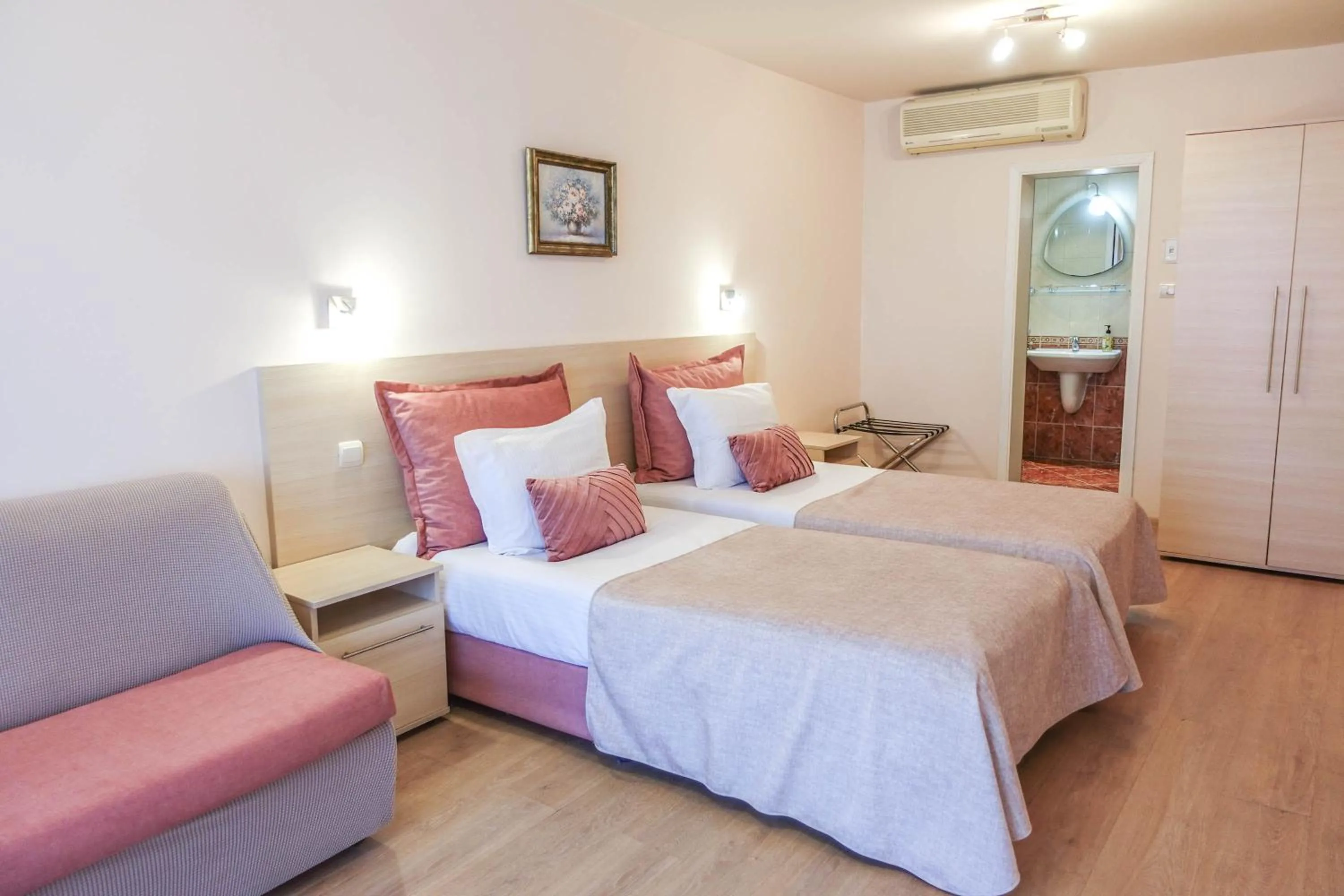 Bed in Hotel Acropolis