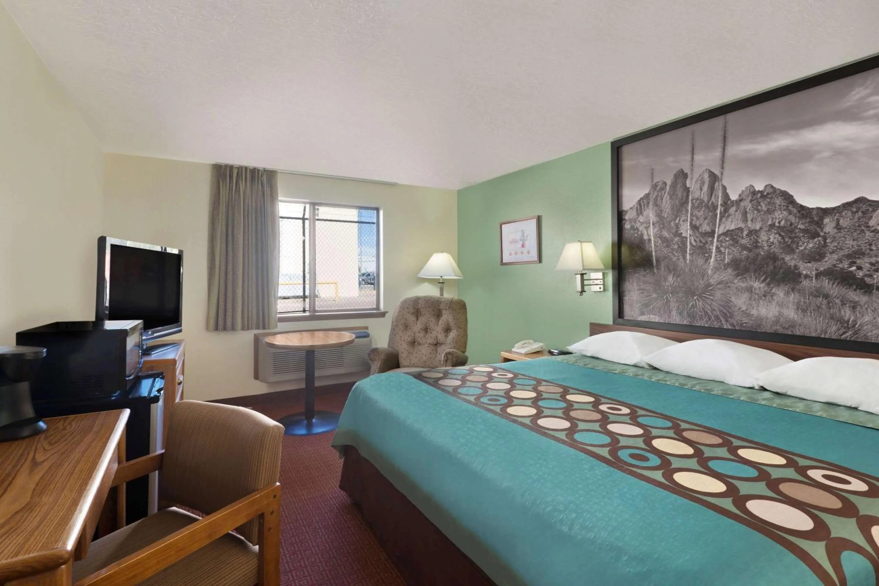 Photo of the whole room, Bed in Super 8 by Wyndham Alamogordo - White Sands