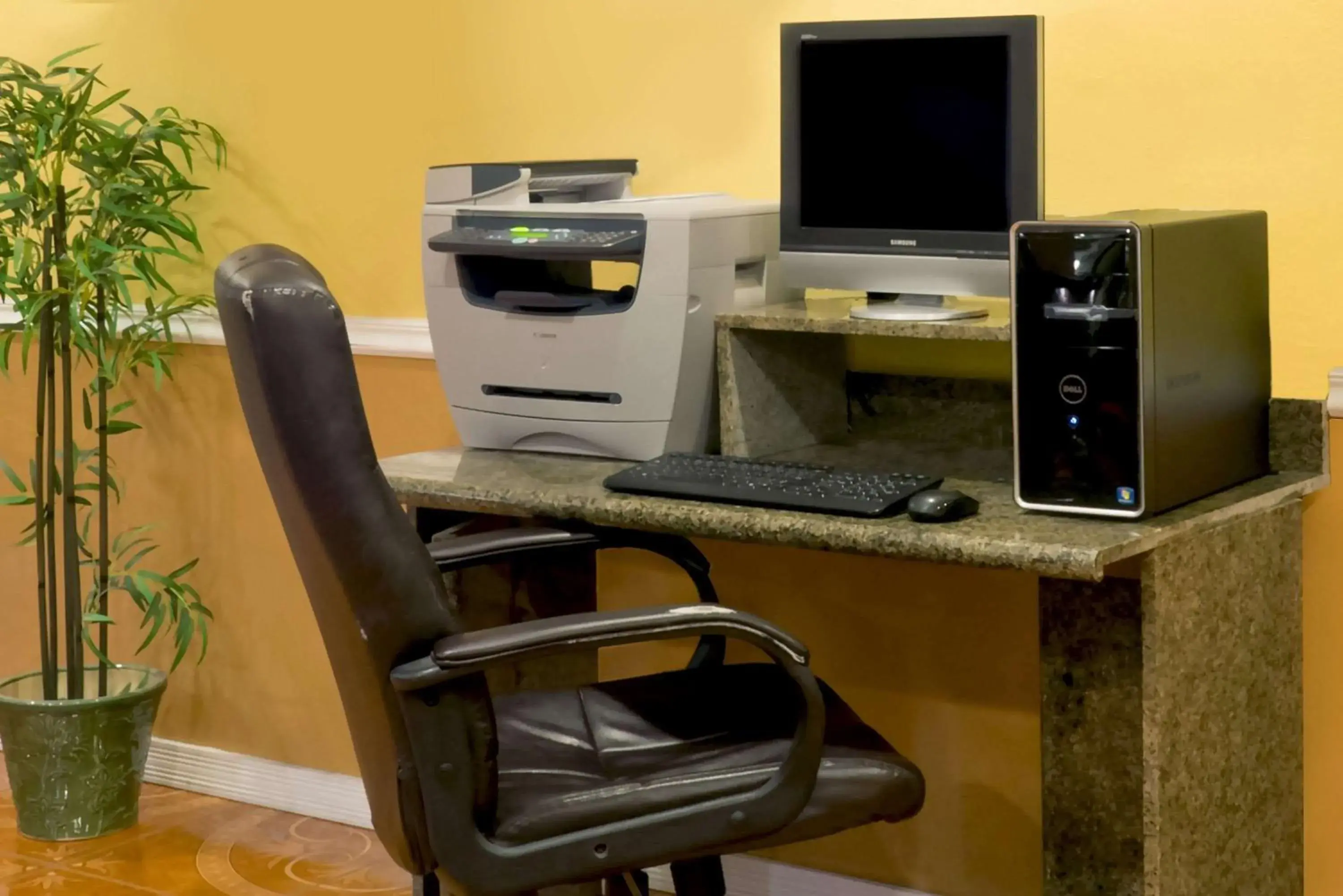 On site in Super 8 by Wyndham Alamogordo - White Sands On site in Super 8 by Wyndham Alamogordo - White Sands