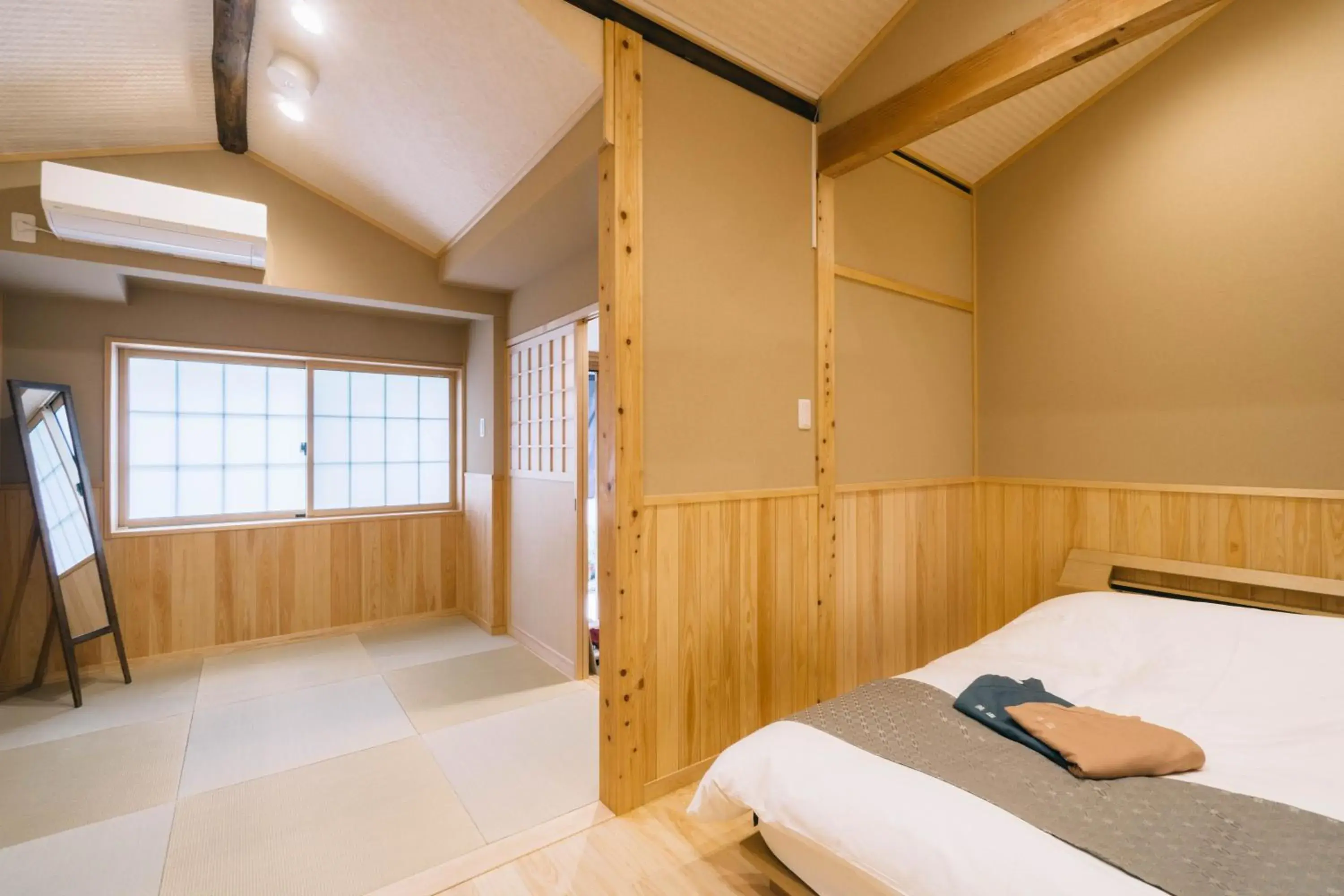 Decorative detail, Bed in Miro Saiinnishi Imadacho Tei Decorative detail, Bed in Miro Saiinnishi Imadacho Tei