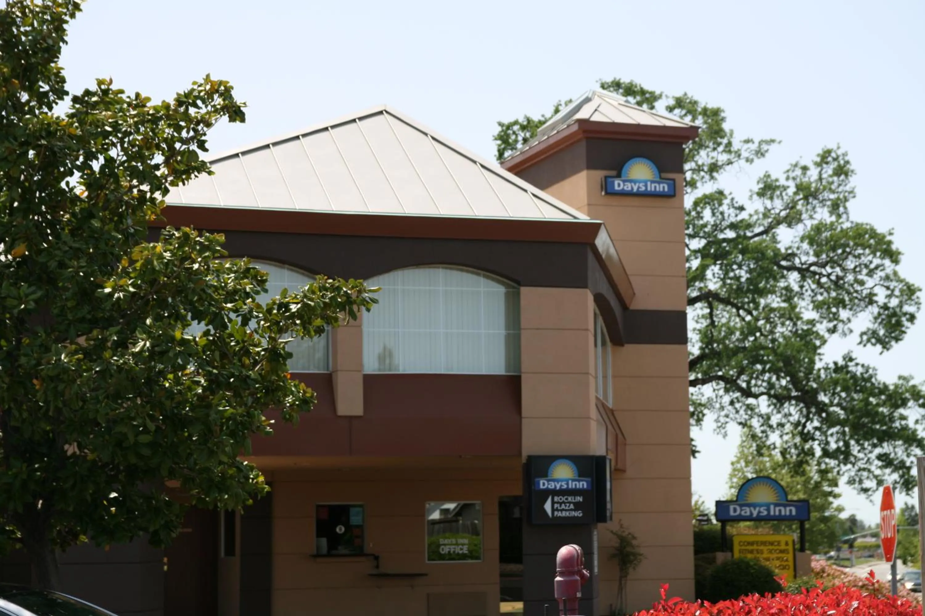 Facade/entrance in Days Inn by Wyndham Rocklin/Sacramento