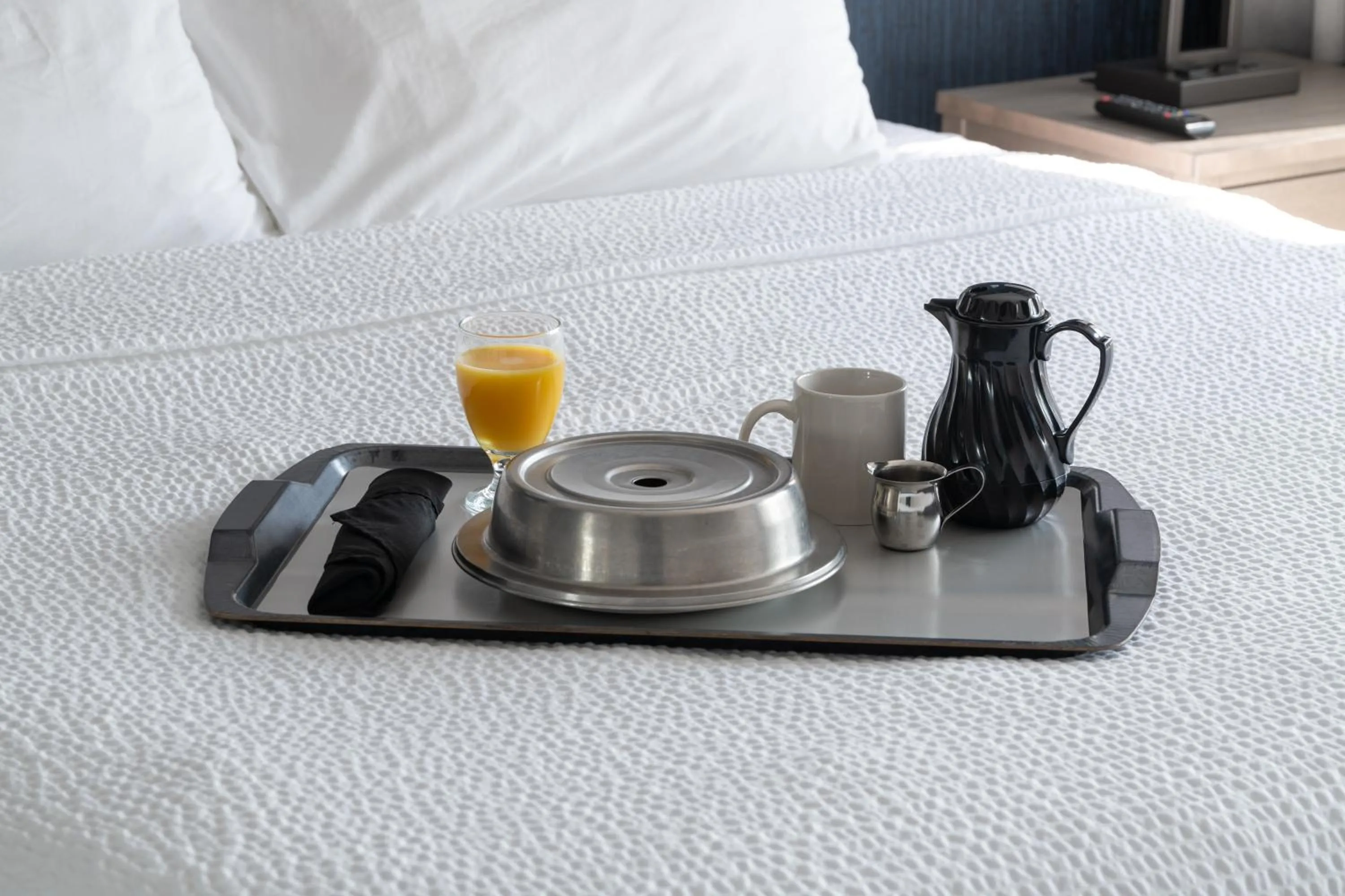 Food and drinks, Bed in The Simon Hotel Sydney