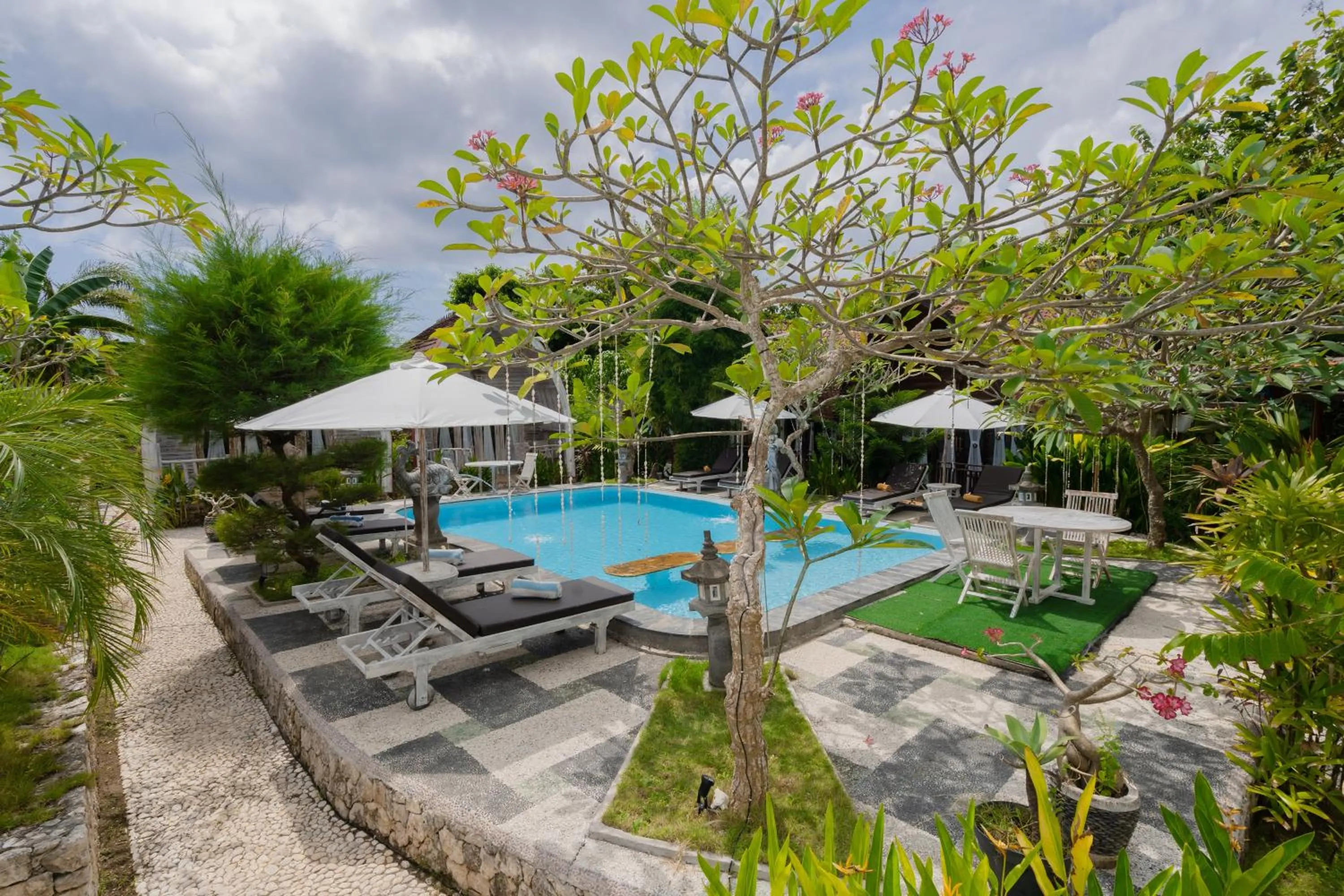 Garden view in The Mel Huts