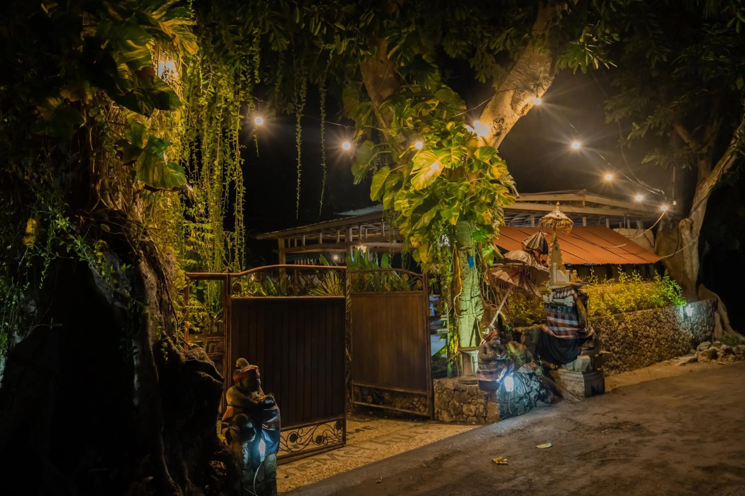 Facade/entrance in The Mel Huts
