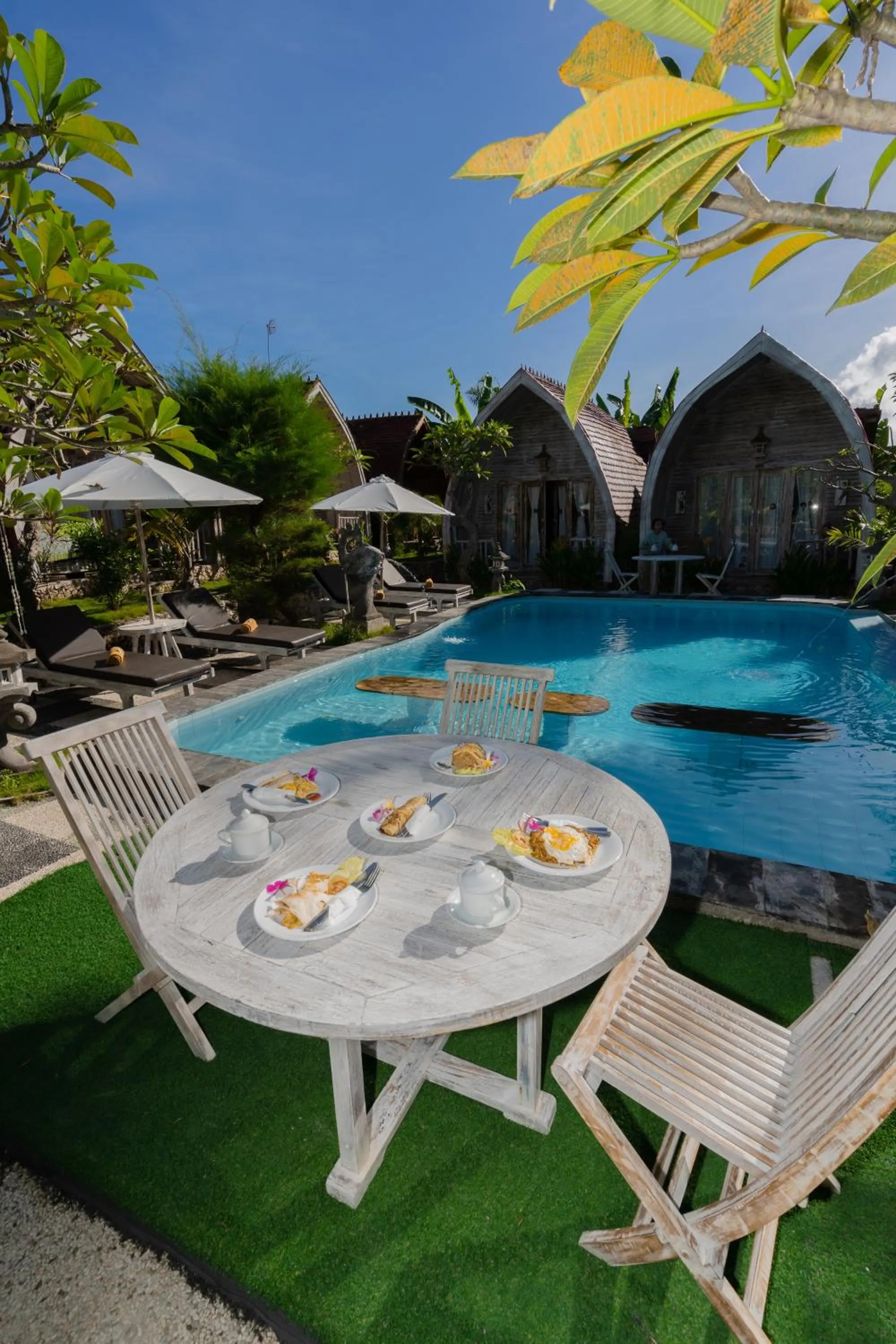 Breakfast in The Mel Huts