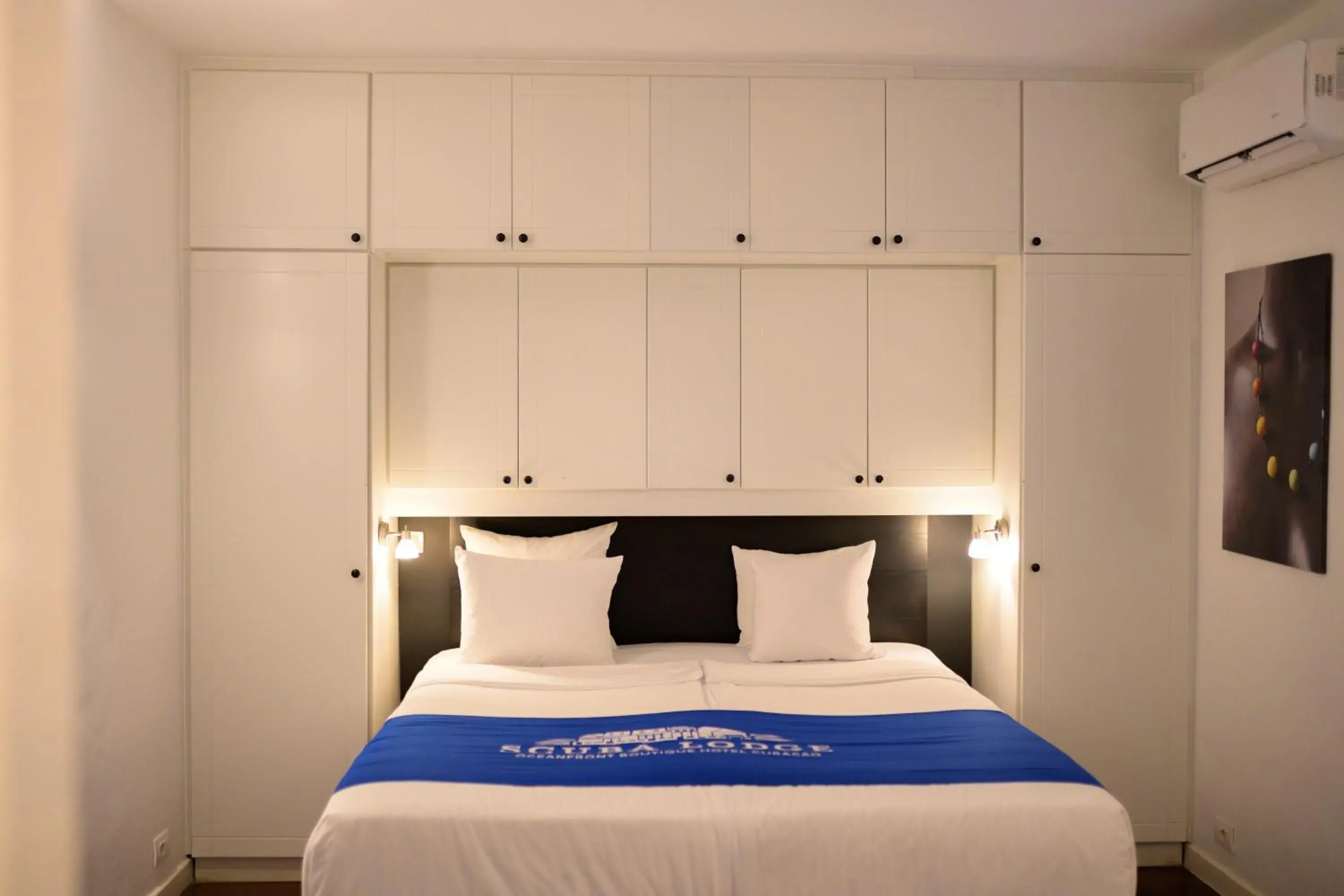 Bed in Scuba Lodge & Suites Bed in Scuba Lodge & Suites