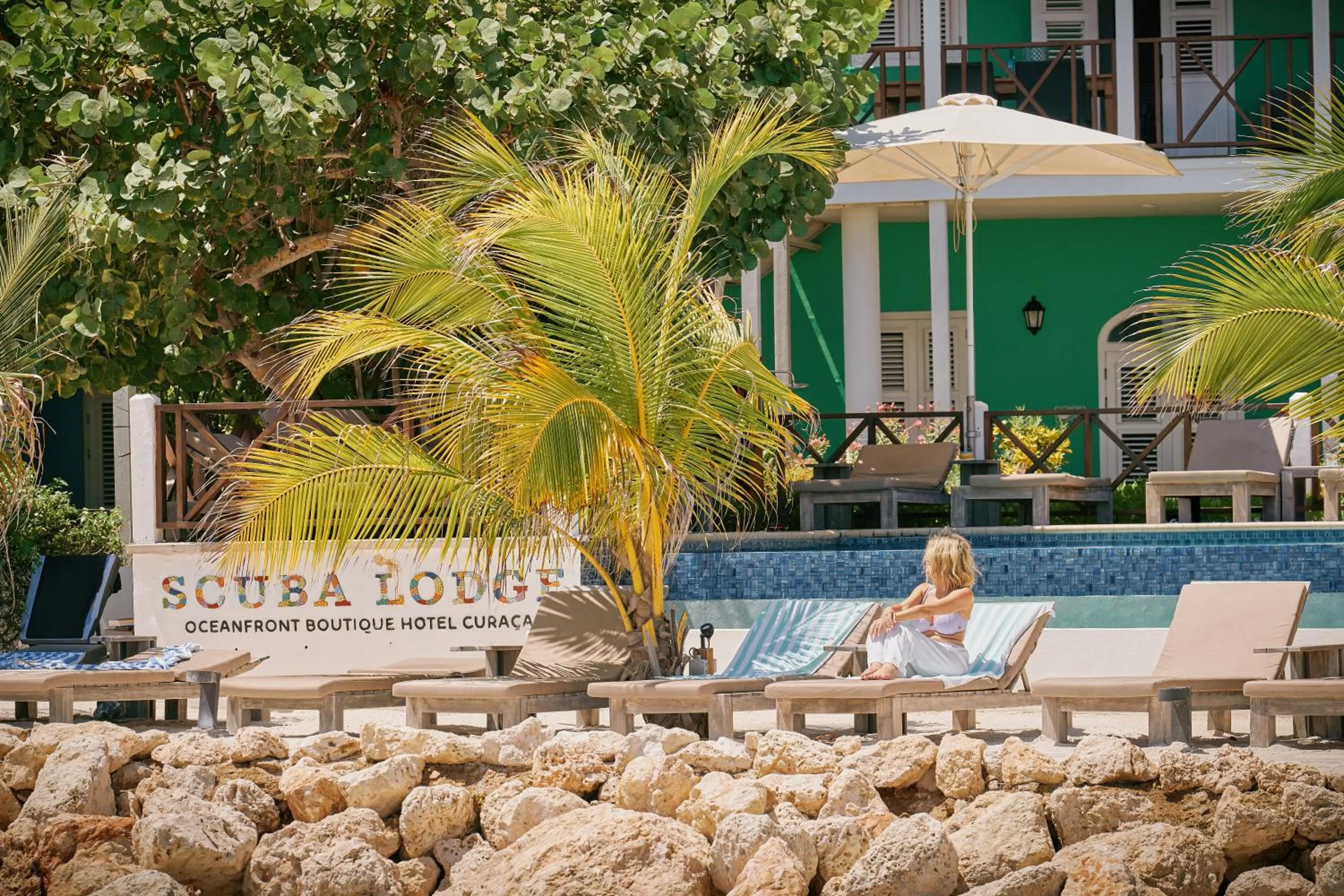 Beach in Scuba Lodge & Suites