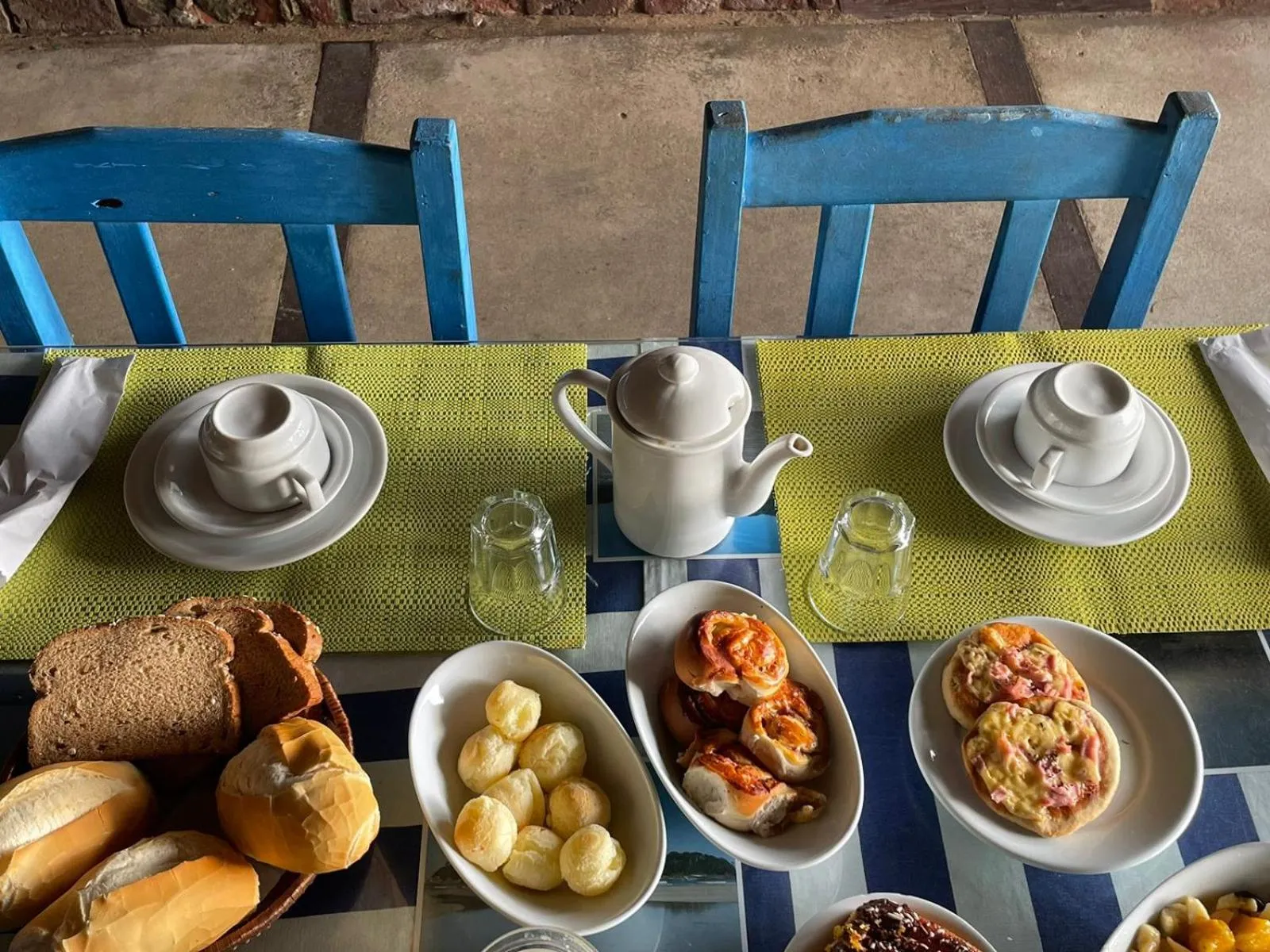 Restaurant/places to eat in Pousada Tropicana