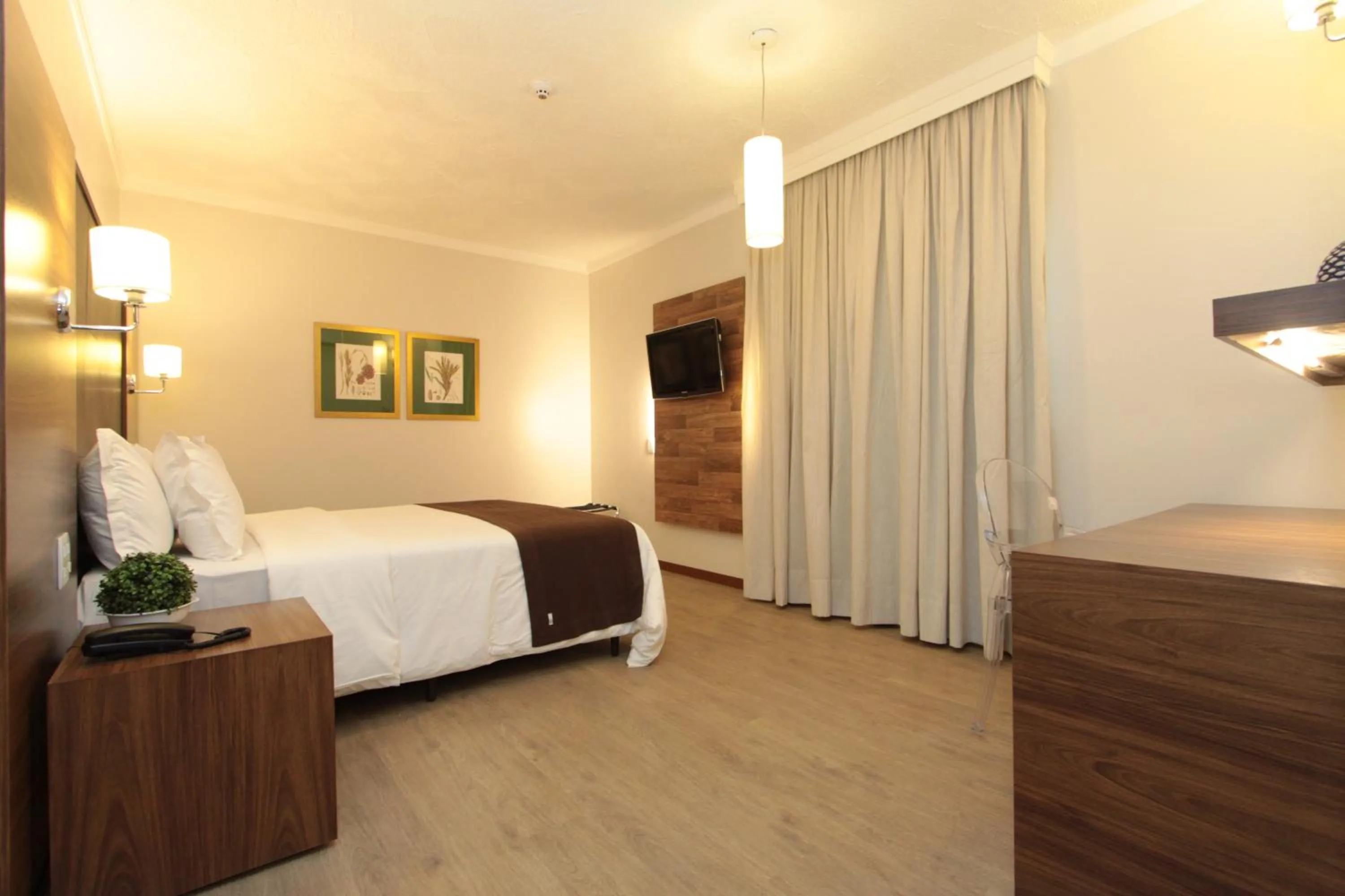 Photo of the whole room, Bed in Oasis Tower Hotel