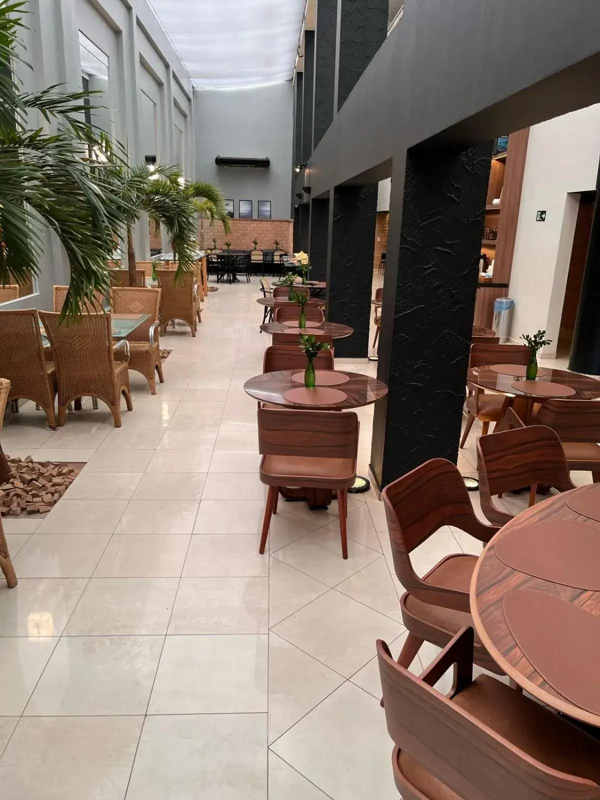 Restaurant/places to eat in Oasis Tower Hotel Restaurant/places to eat in Oasis Tower Hotel