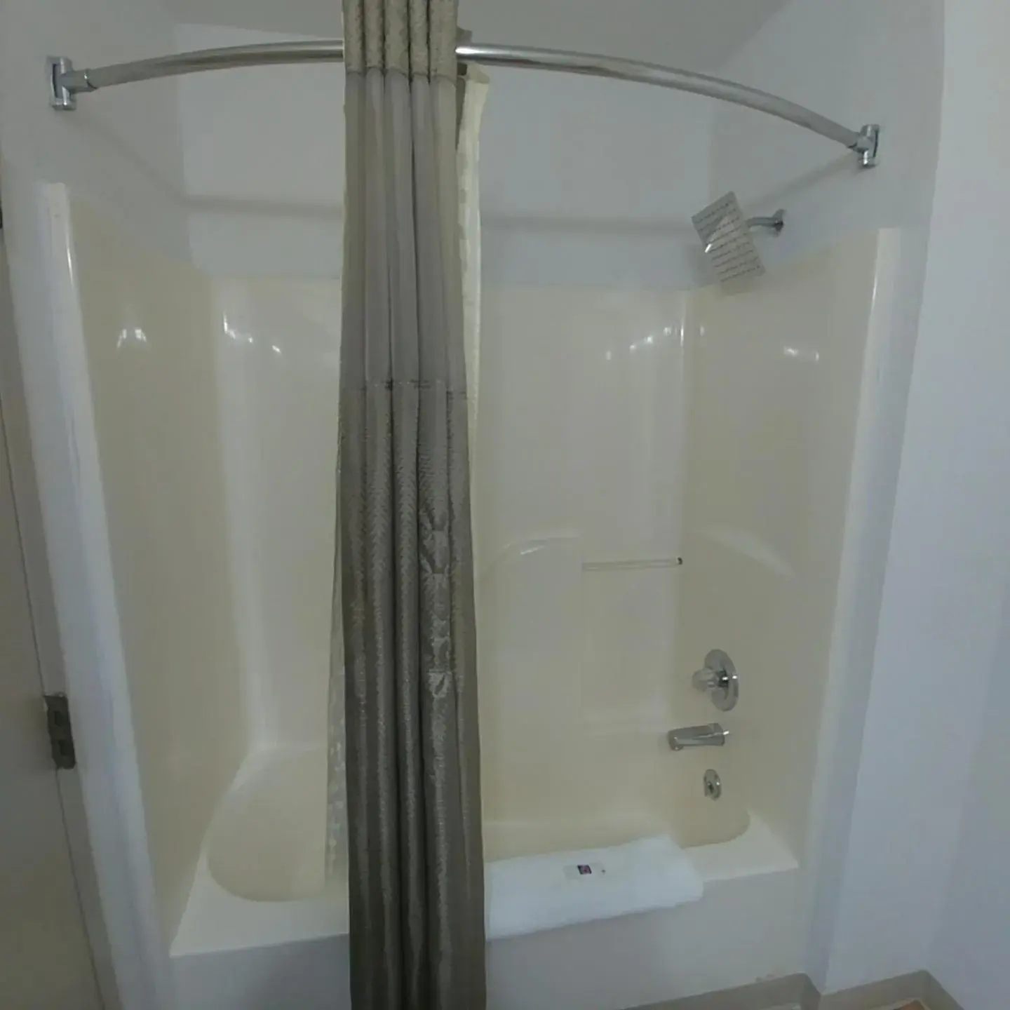 Quadruple Room - Disability Access - Non-Smoking in Motel 6-Augusta, KS Quadruple Room - Disability Access - Non-Smoking in Motel 6-Augusta, KS