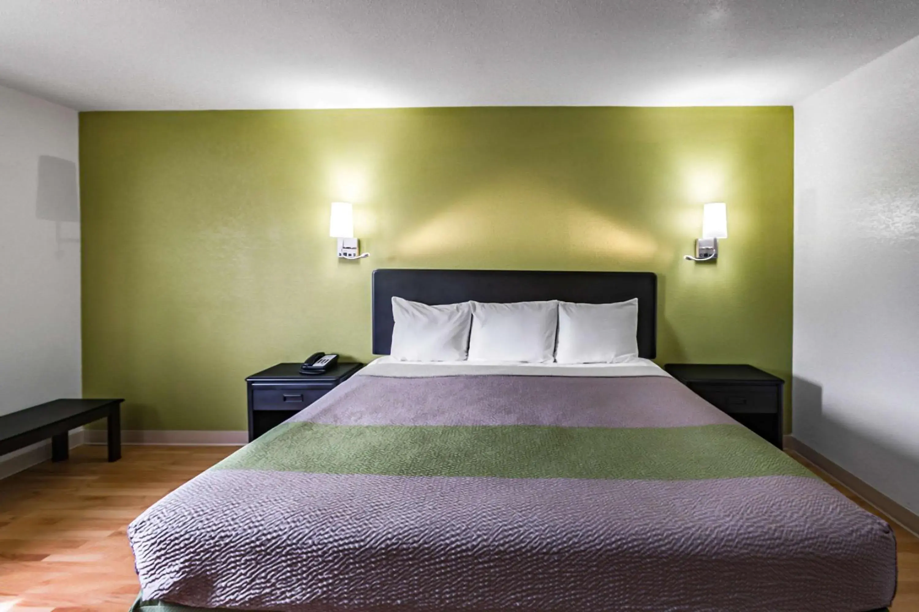 Bedroom, Bed in Motel 6-Augusta, KS Bedroom, Bed in Motel 6-Augusta, KS