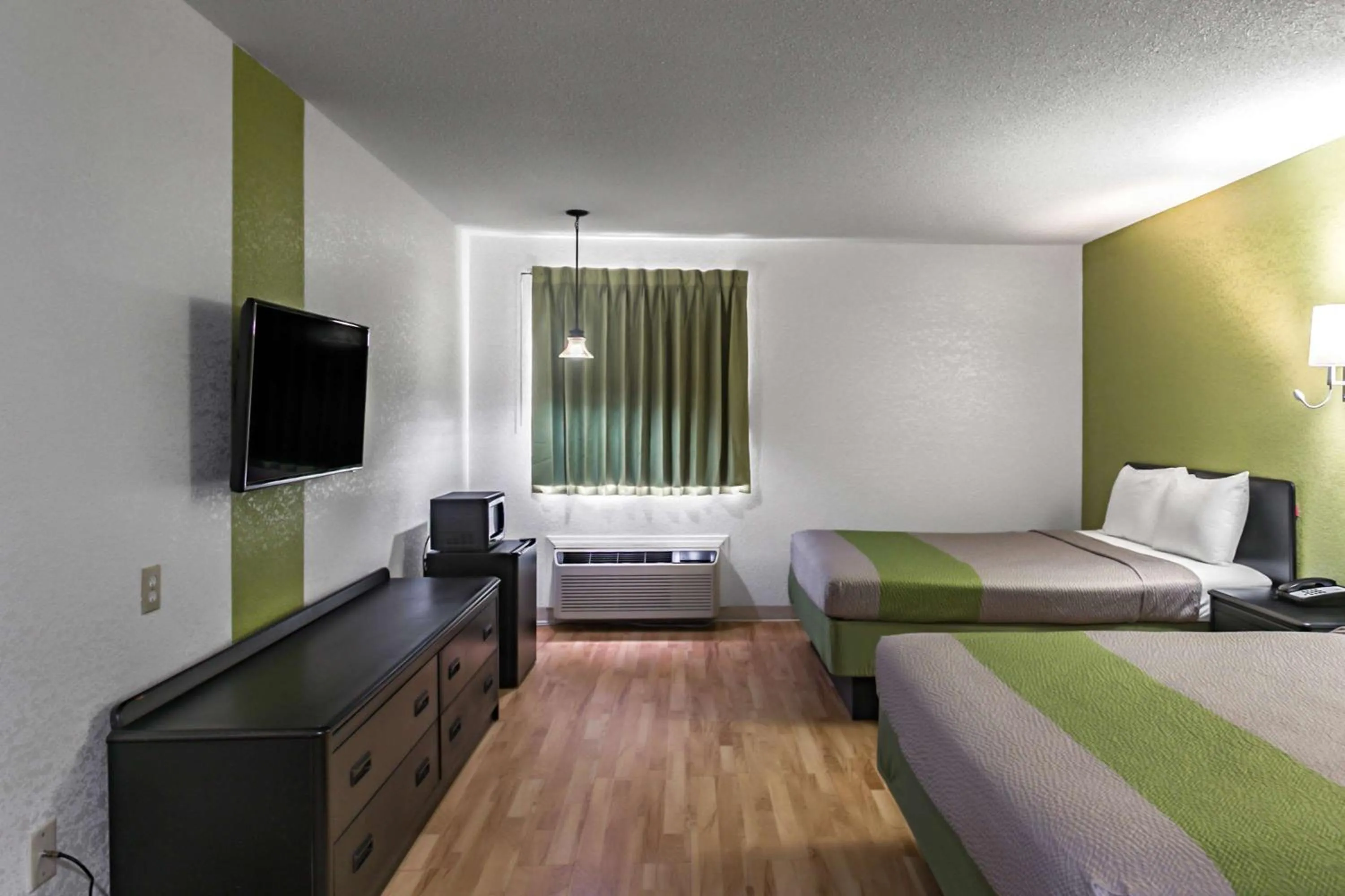 vending machine, Bed in Motel 6-Augusta, KS