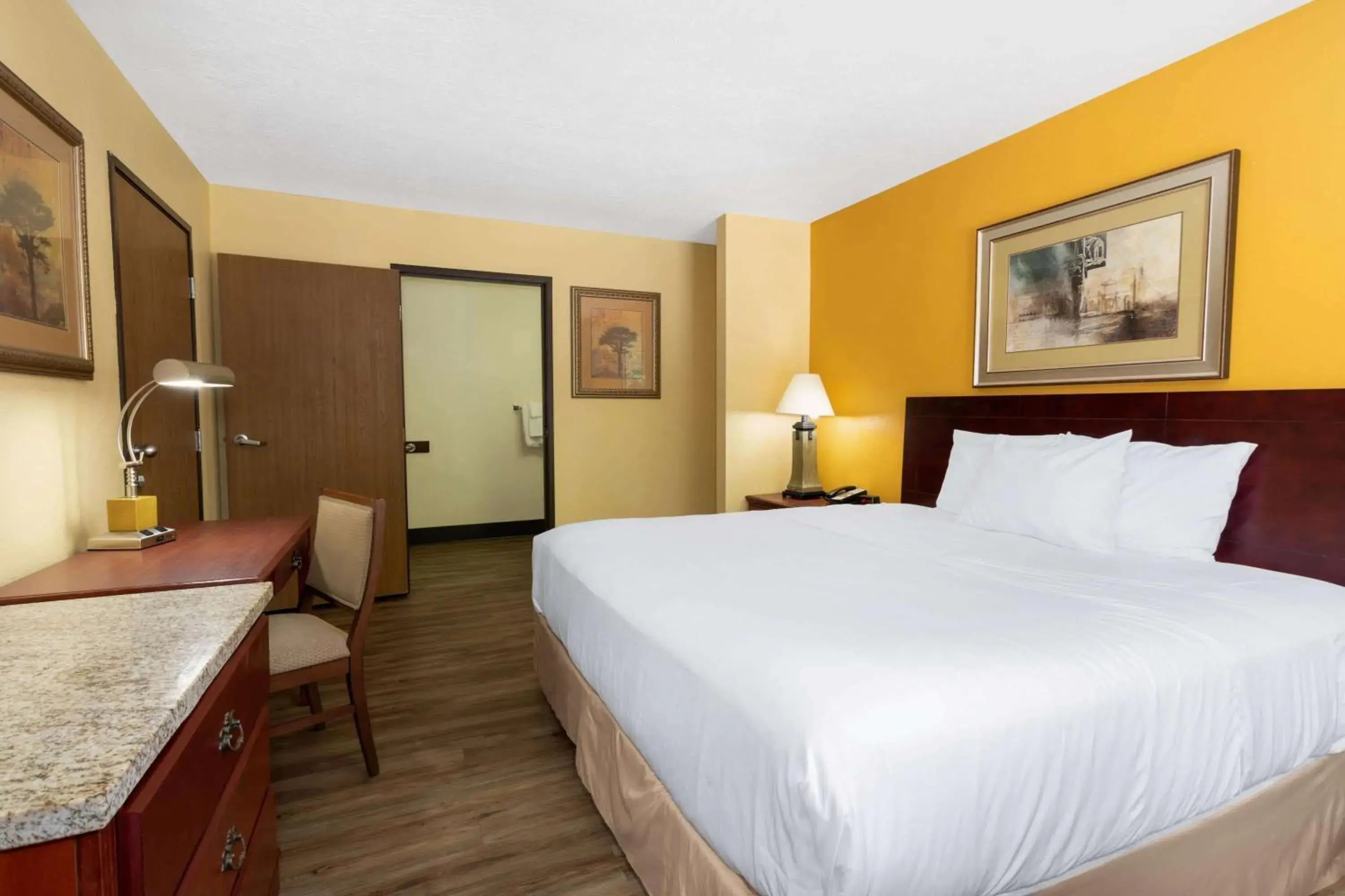 Photo of the whole room, Bed in Travelodge by Wyndham Albuquerque East