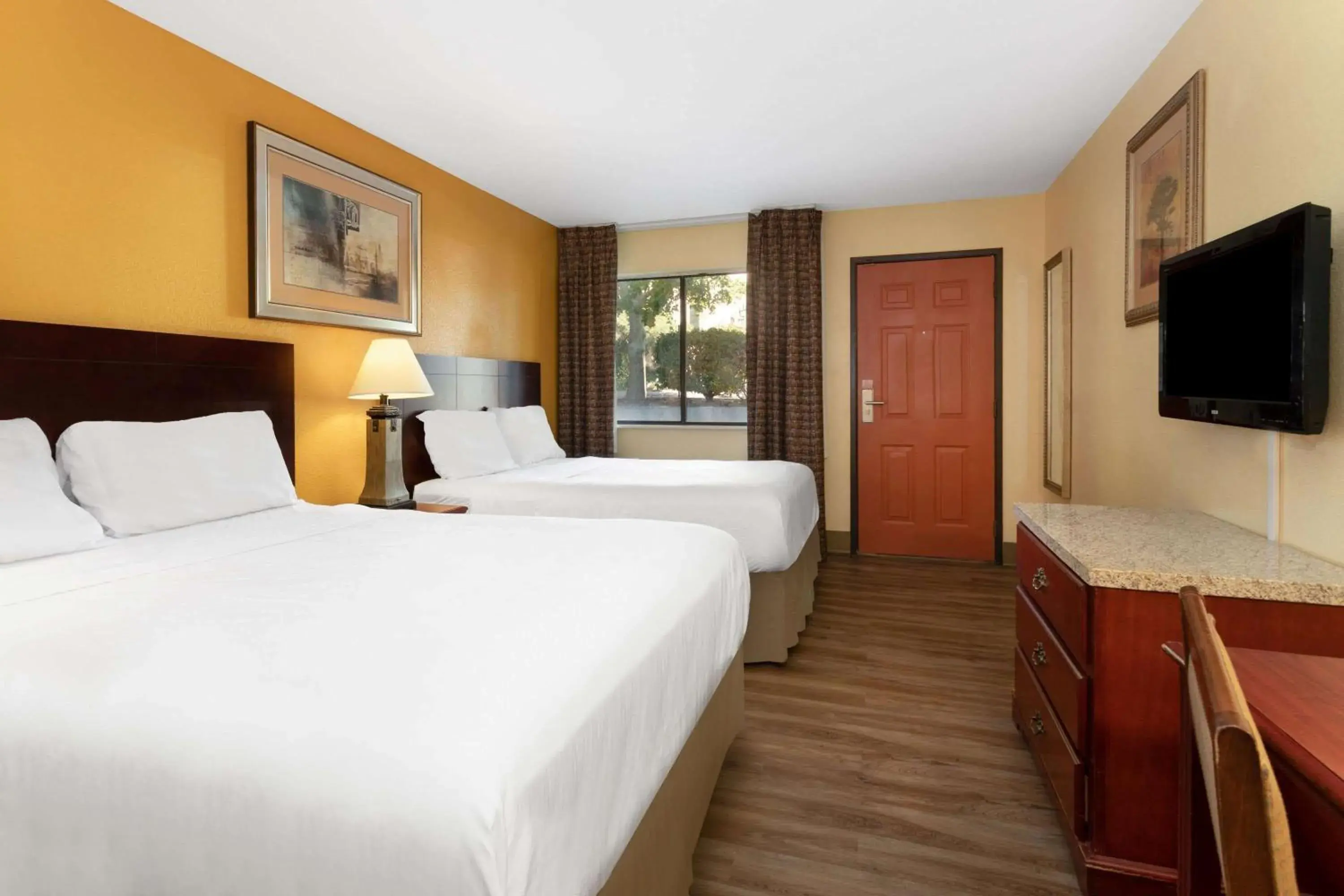 Photo of the whole room, Bed in Travelodge by Wyndham Albuquerque East