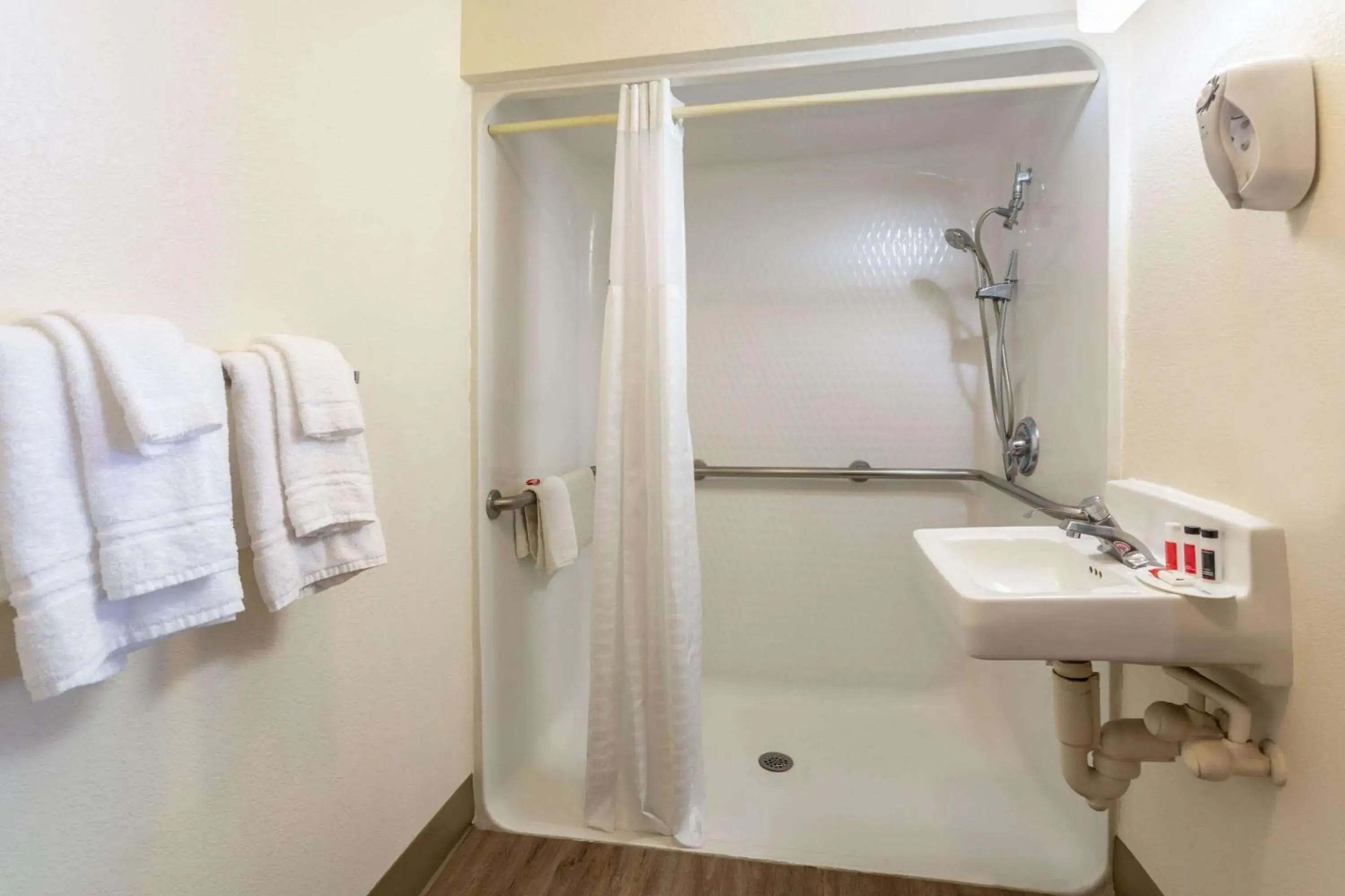 Shower, Bathroom in Travelodge by Wyndham Albuquerque East