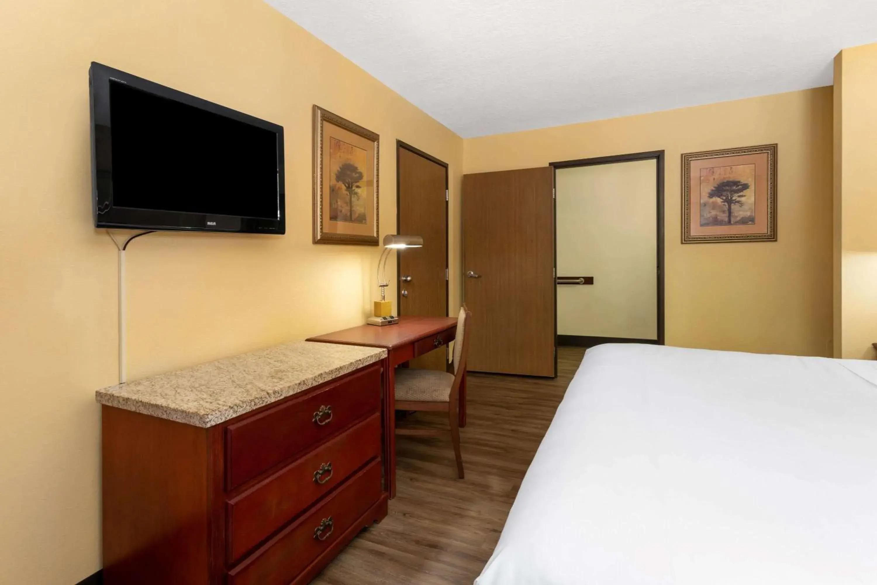 Photo of the whole room, TV/Entertainment Center in Travelodge by Wyndham Albuquerque East