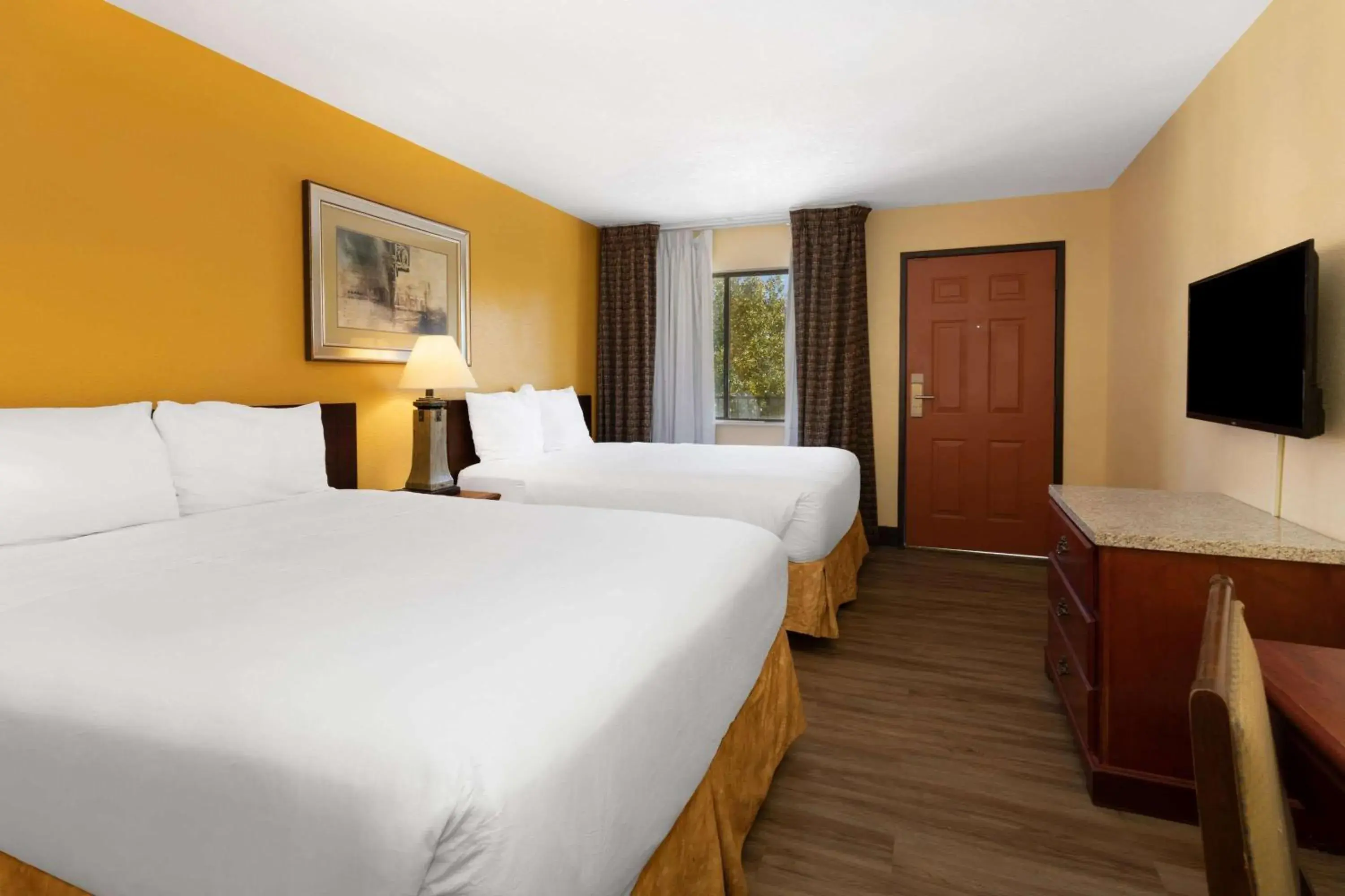 Photo of the whole room, Bed in Travelodge by Wyndham Albuquerque East