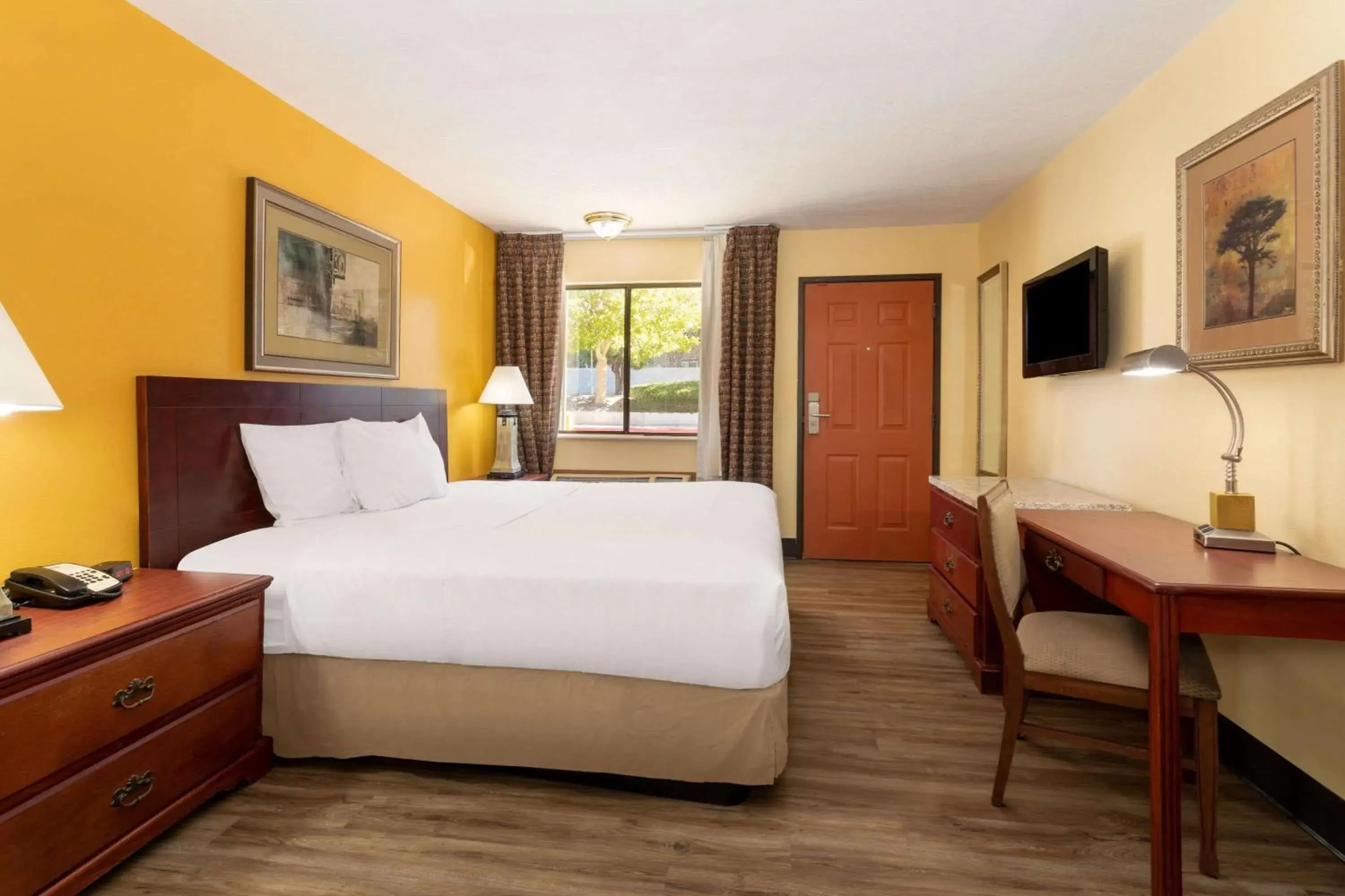 Photo of the whole room in Travelodge by Wyndham Albuquerque East