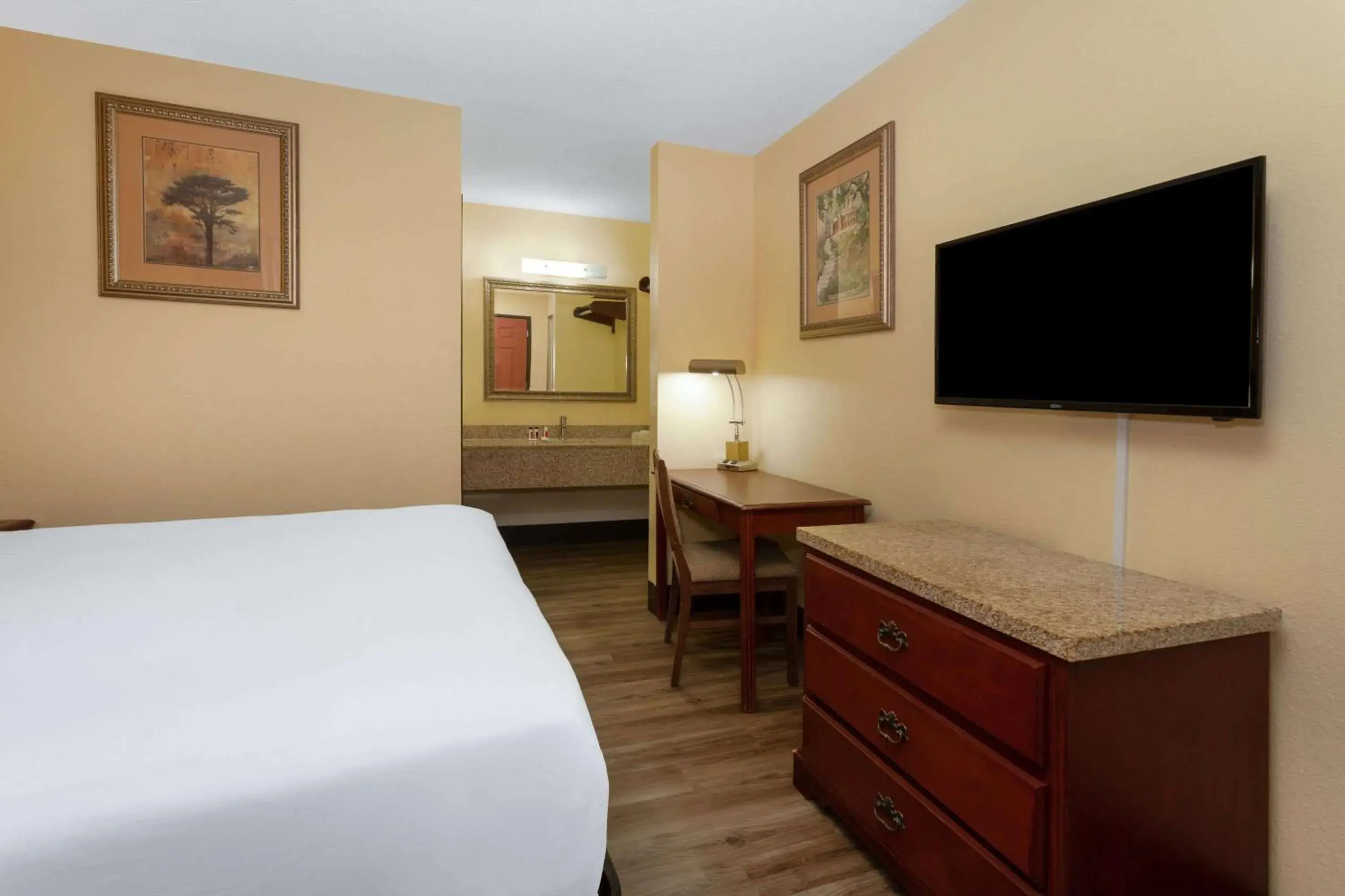 Photo of the whole room, TV/Entertainment Center in Travelodge by Wyndham Albuquerque East