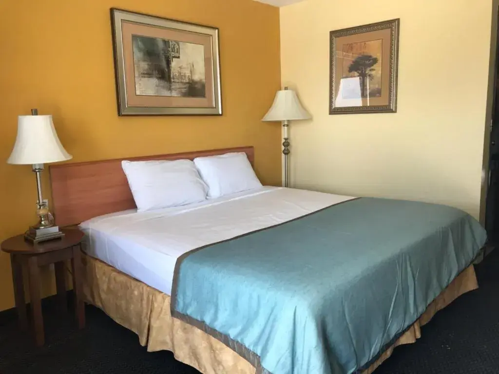 Bed in Travelodge by Wyndham Albuquerque East