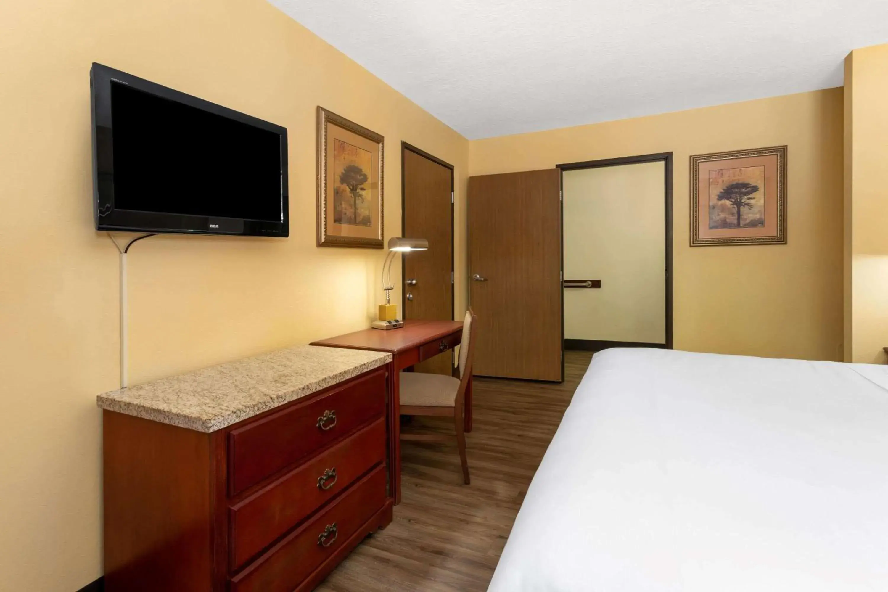 Photo of the whole room, TV/Entertainment Center in Travelodge by Wyndham Albuquerque East