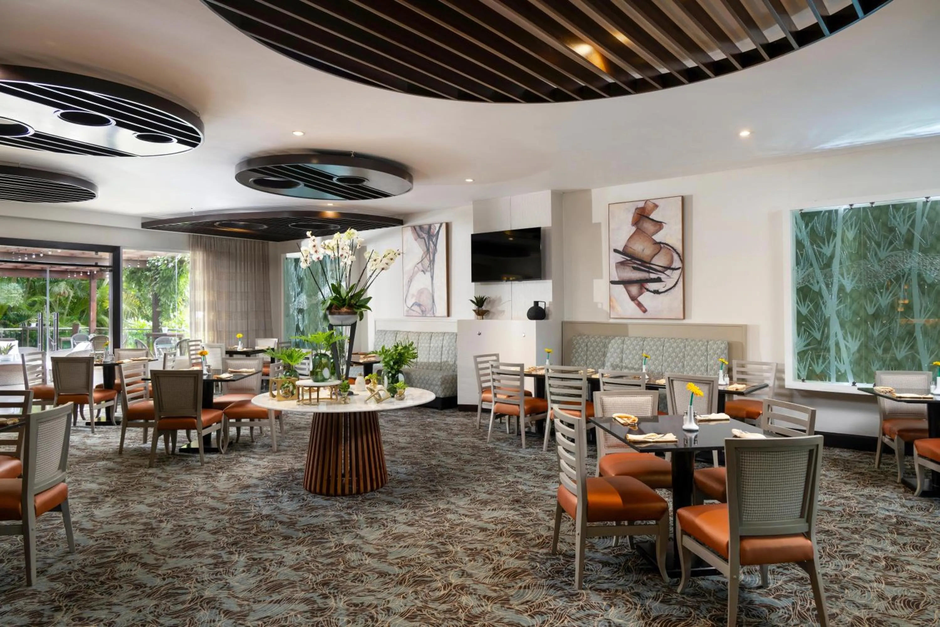 Restaurant/places to eat in Hodelpa Garden Court