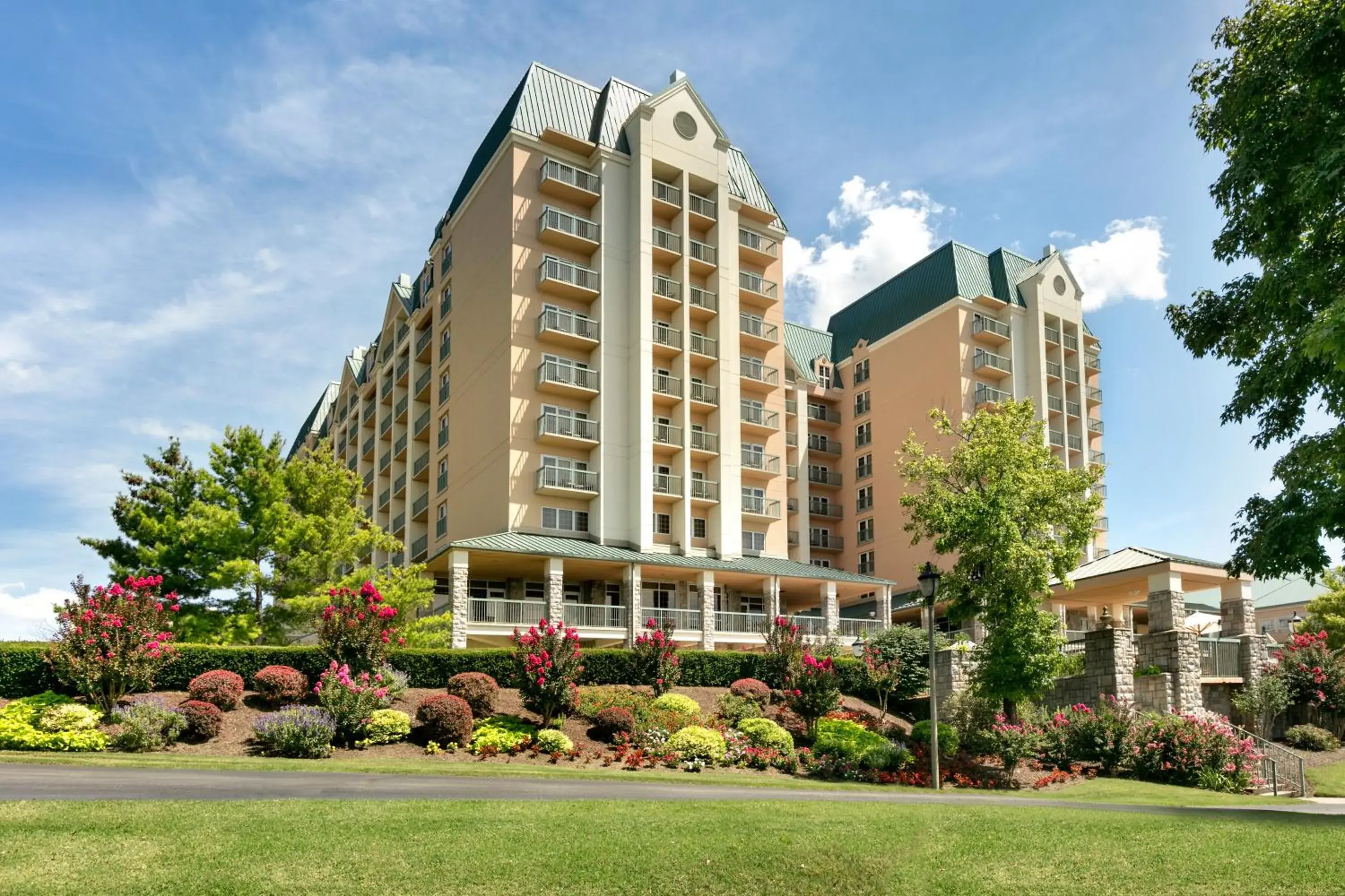 Property building in Chateau on the Lake Resort Spa and Convention Center Property building in Chateau on the Lake Resort Spa and Convention Center