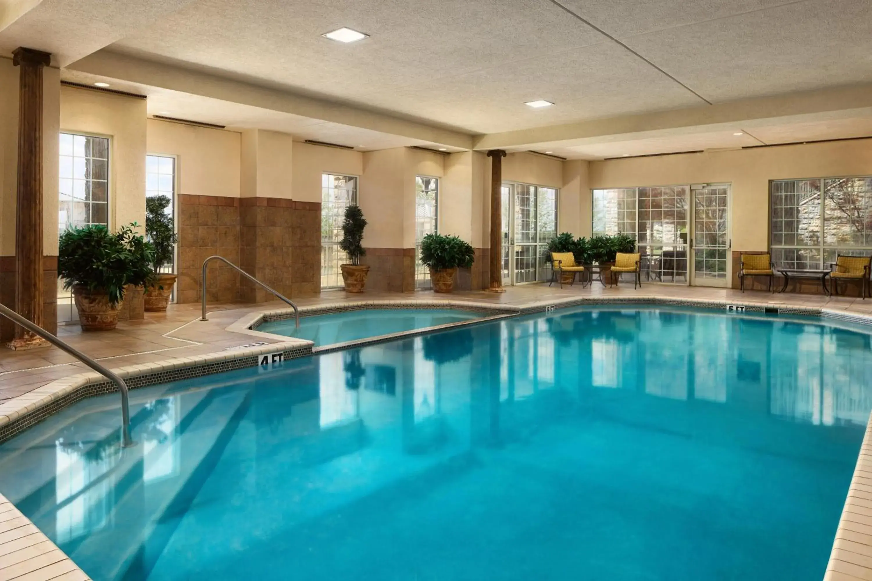 Swimming pool in Chateau on the Lake Resort Spa and Convention Center Swimming pool in Chateau on the Lake Resort Spa and Convention Center