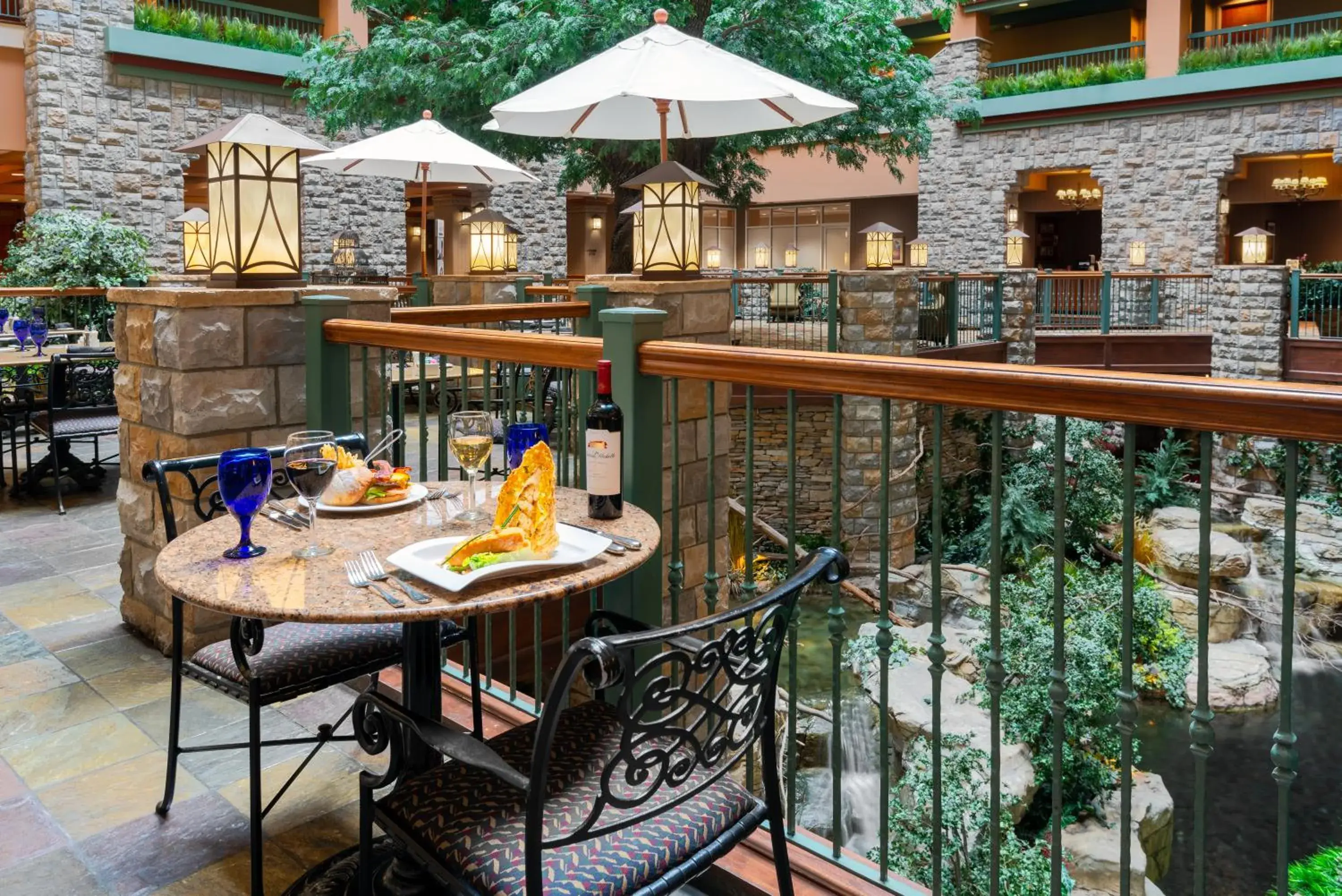 Restaurant/places to eat in Chateau on the Lake Resort Spa and Convention Center Restaurant/places to eat in Chateau on the Lake Resort Spa and Convention Center