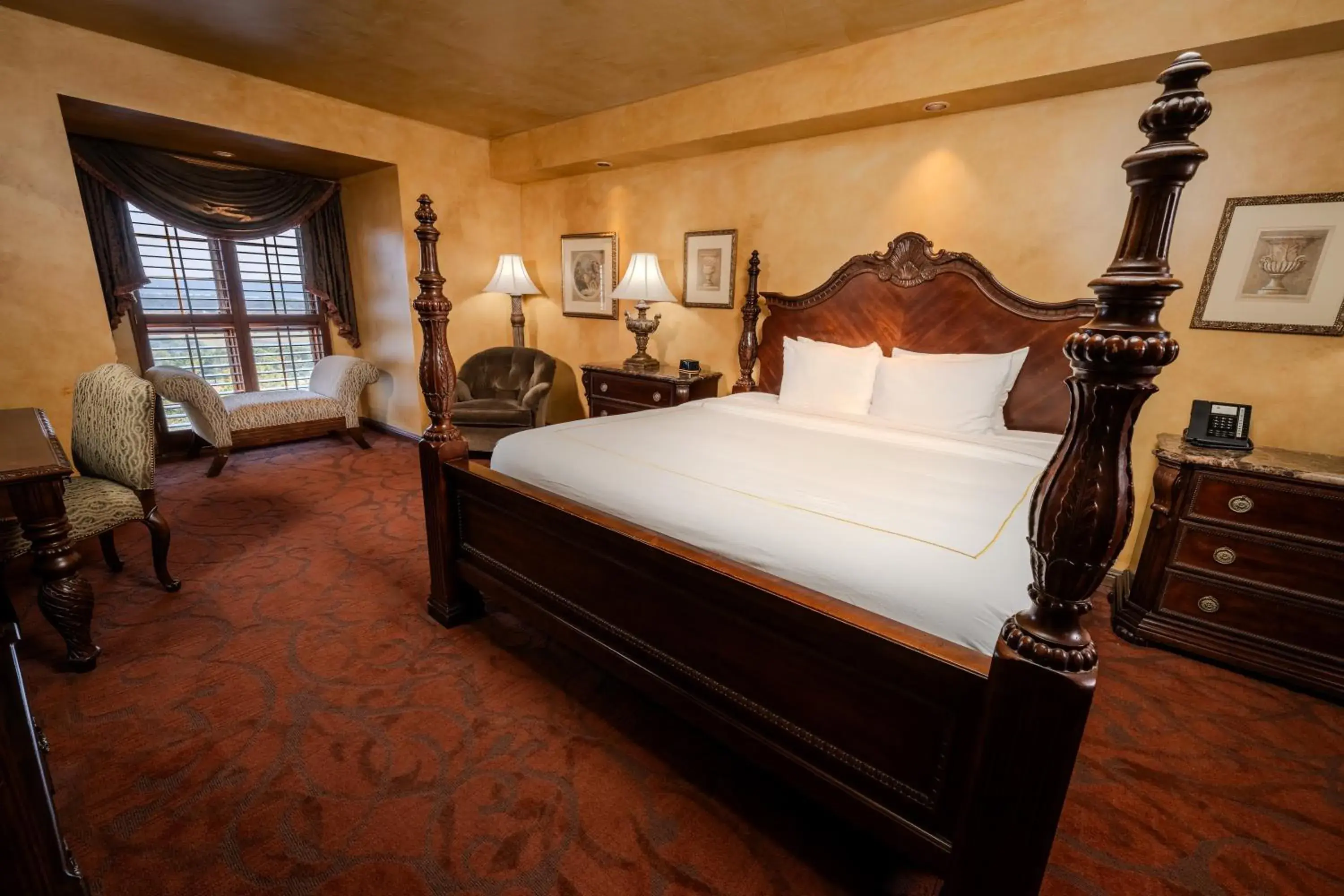 Bedroom, Bed in Chateau on the Lake Resort Spa and Convention Center Bedroom, Bed in Chateau on the Lake Resort Spa and Convention Center