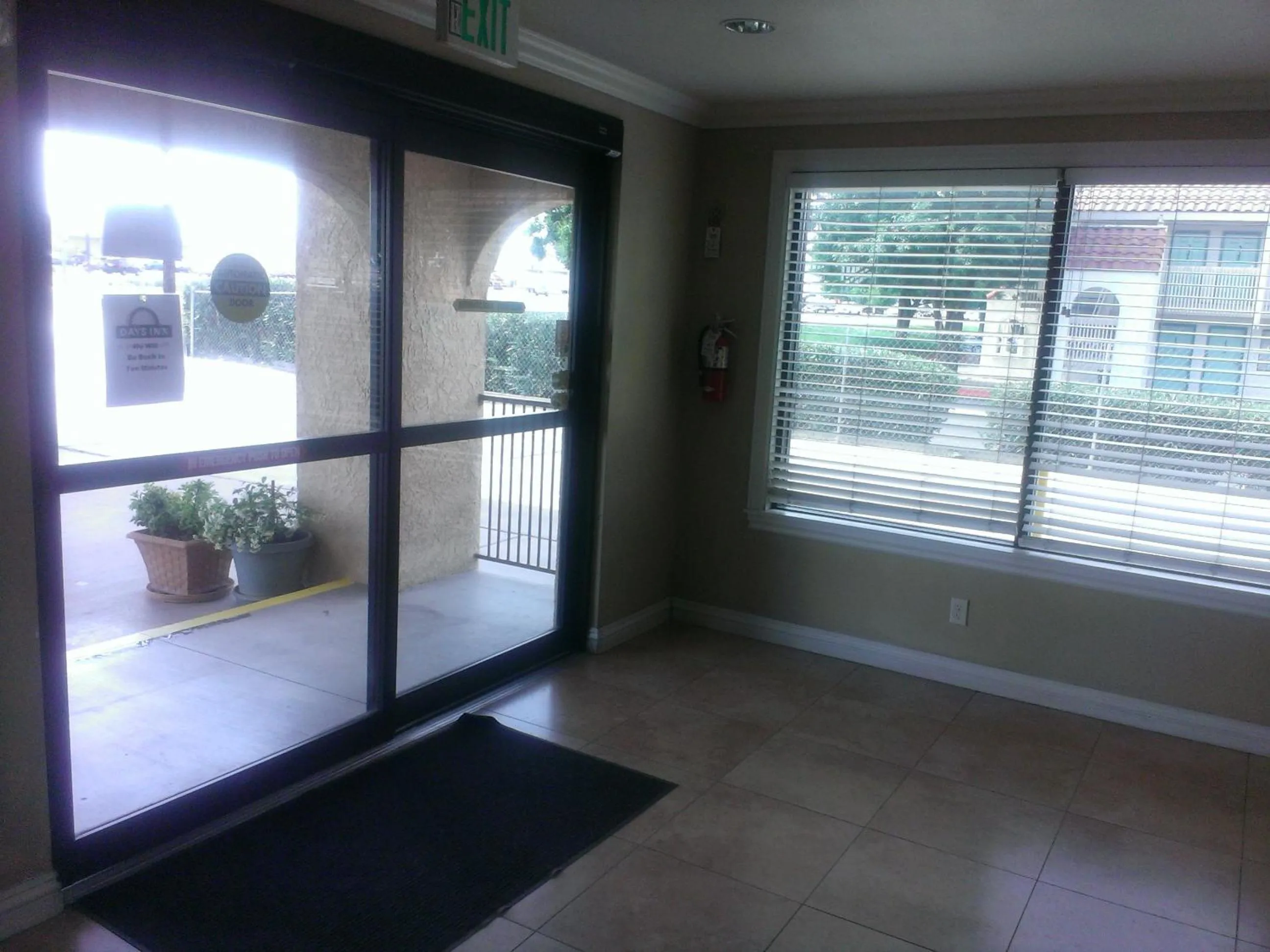 Facade/entrance in Days Inn by Wyndham Kingman East